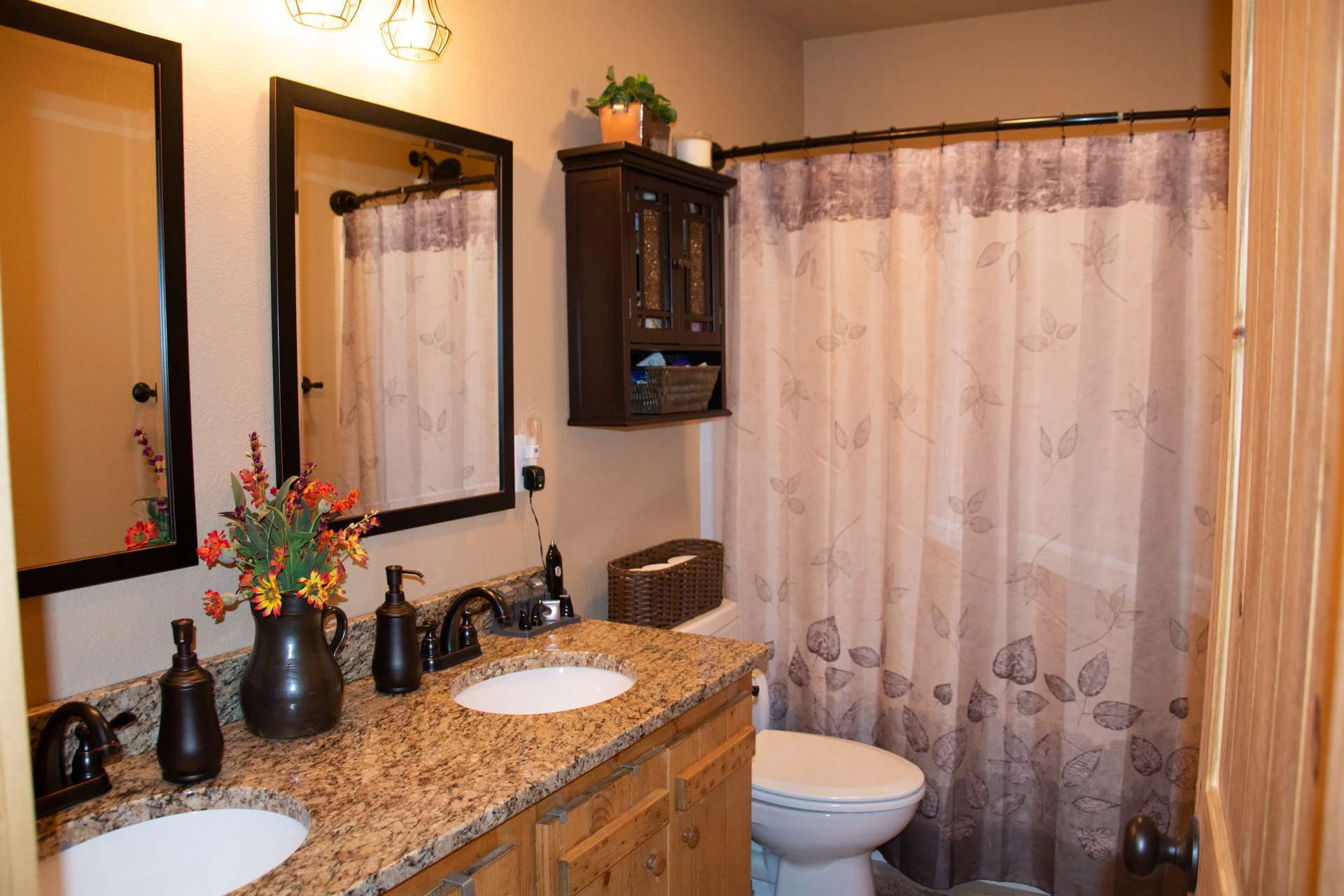 Image number 2 for the current listing