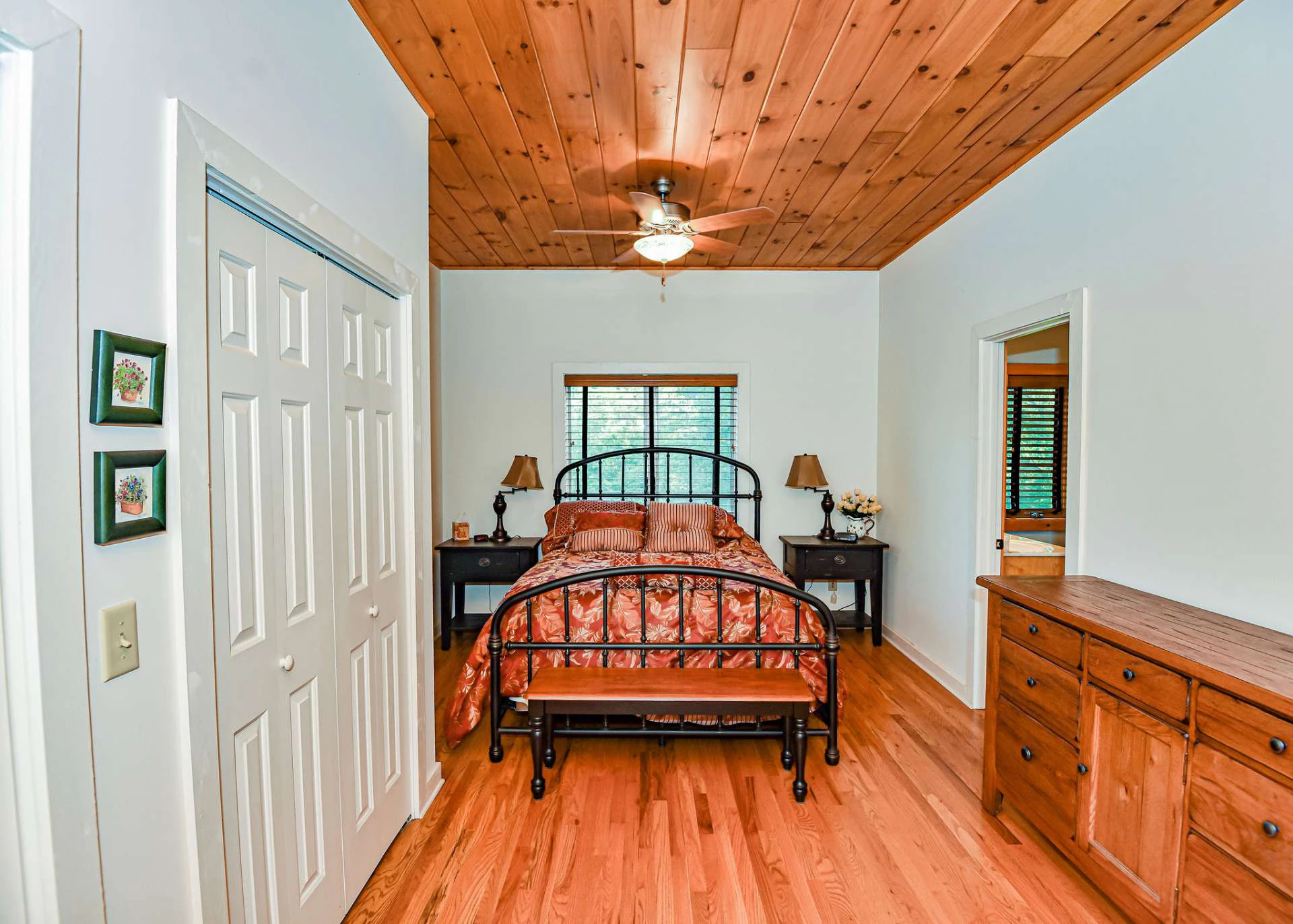 Image number 14 for the current listing