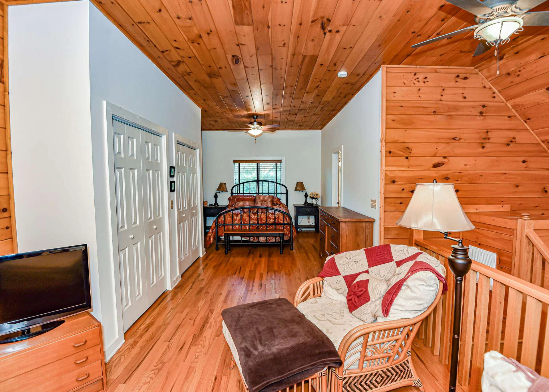 Image number 12 for the current listing