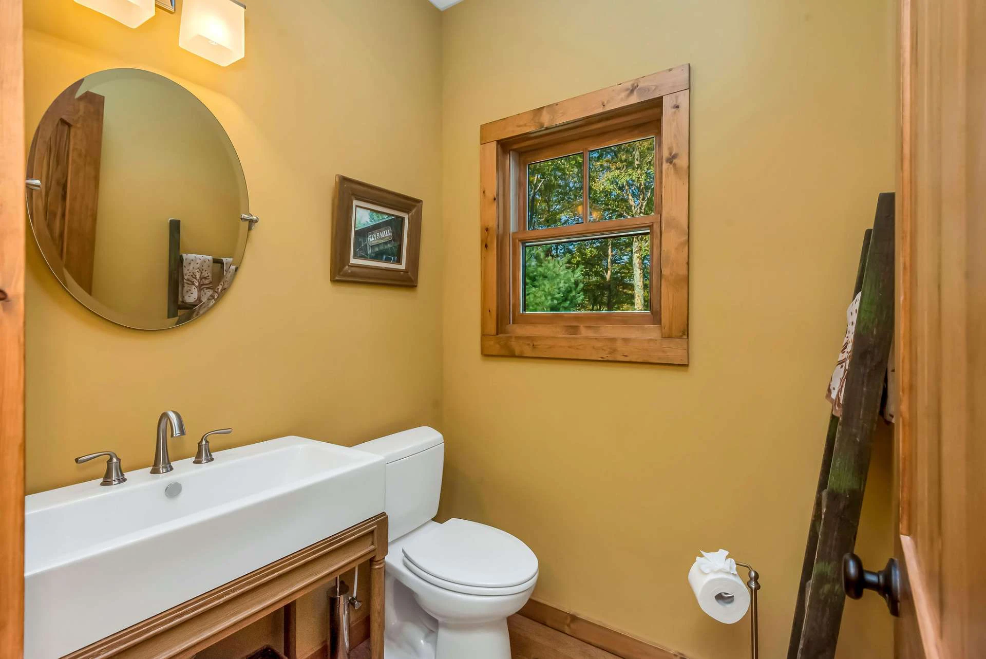 Image number 3 for the current listing