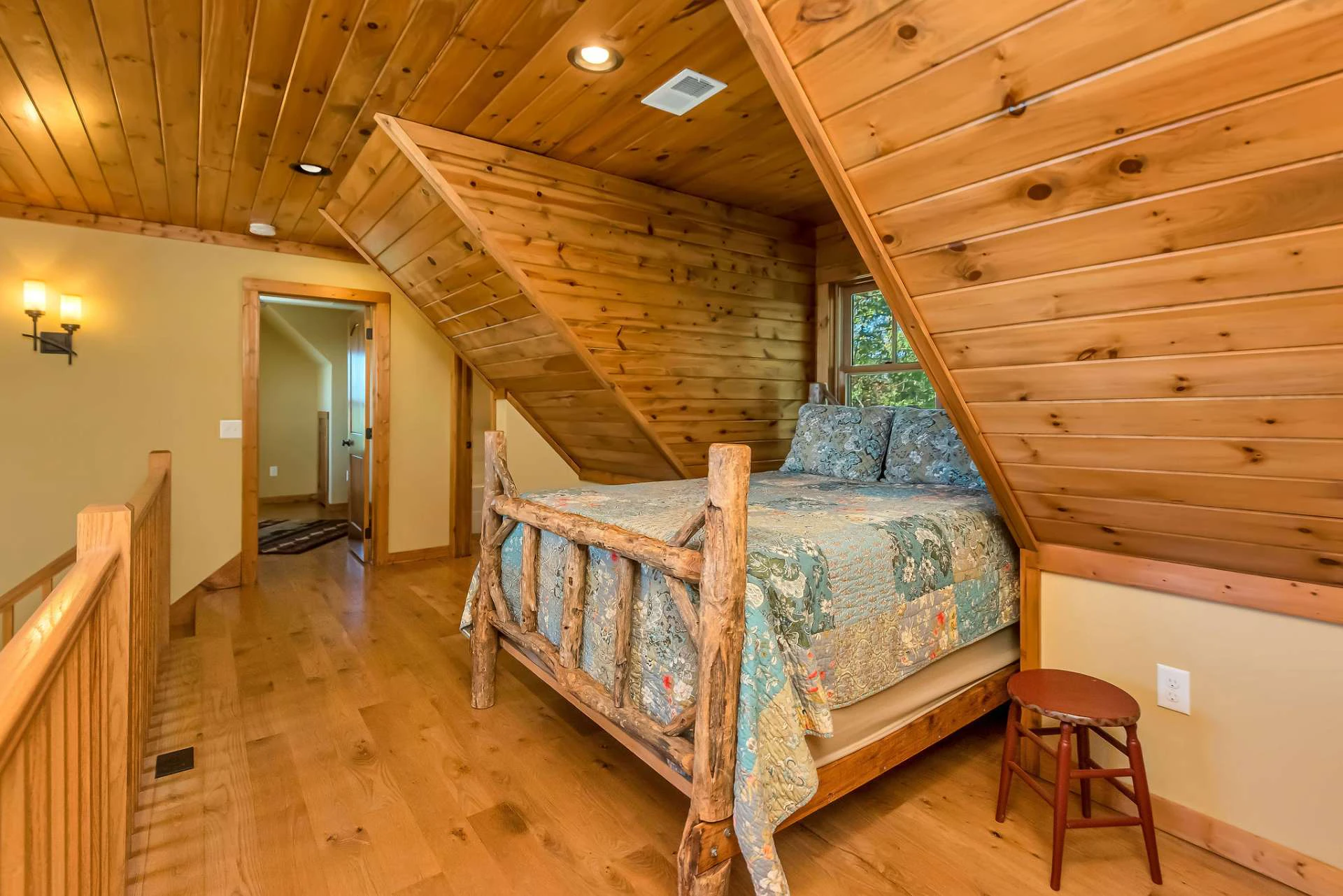 Image number 5 for the current listing