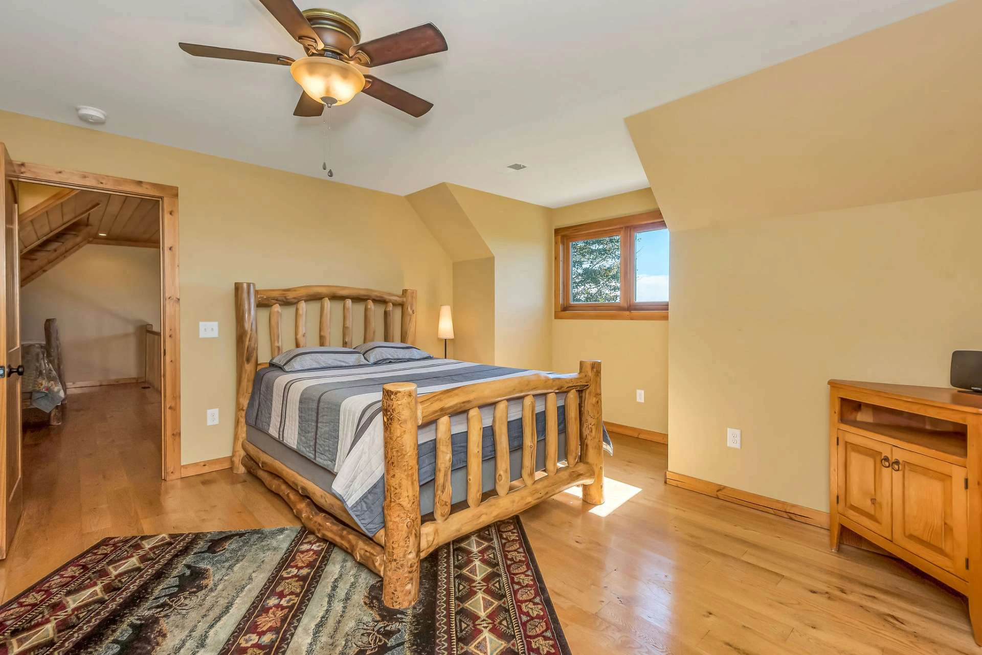 Image number 8 for the current listing