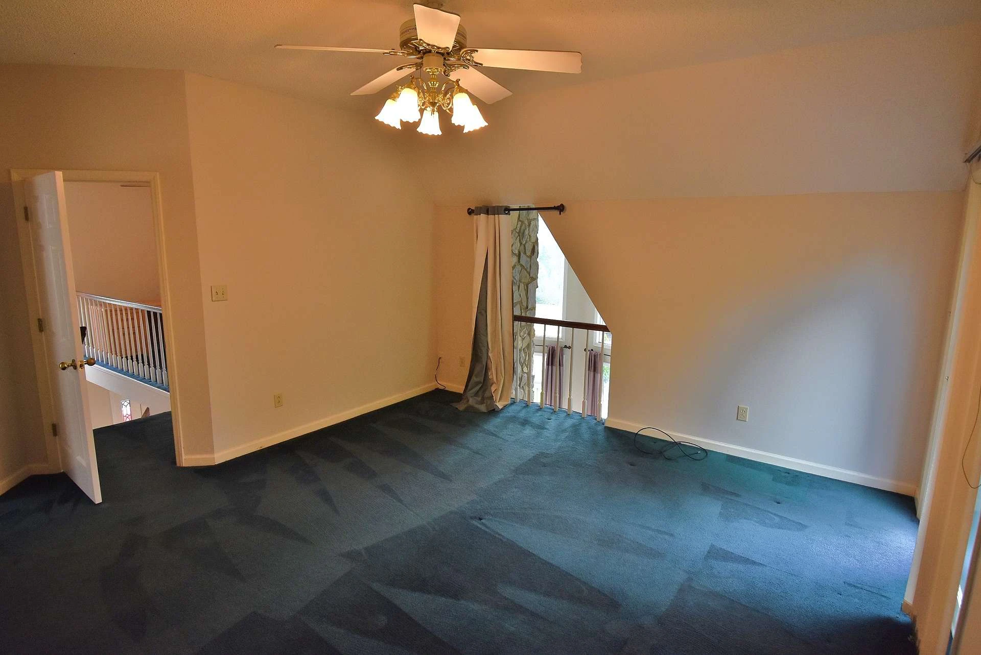 Image number 9 for the current listing