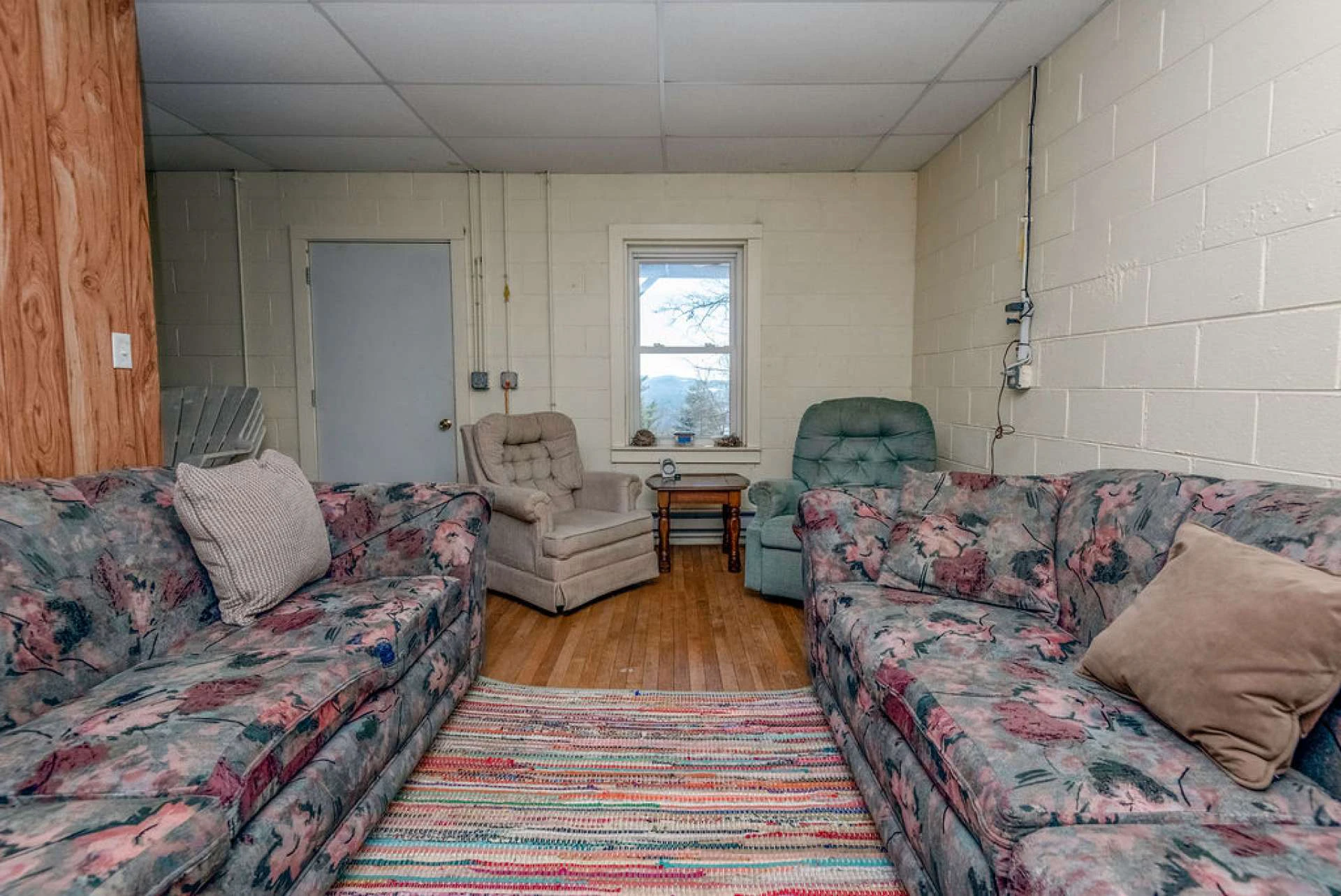 Image number 12 for the current listing