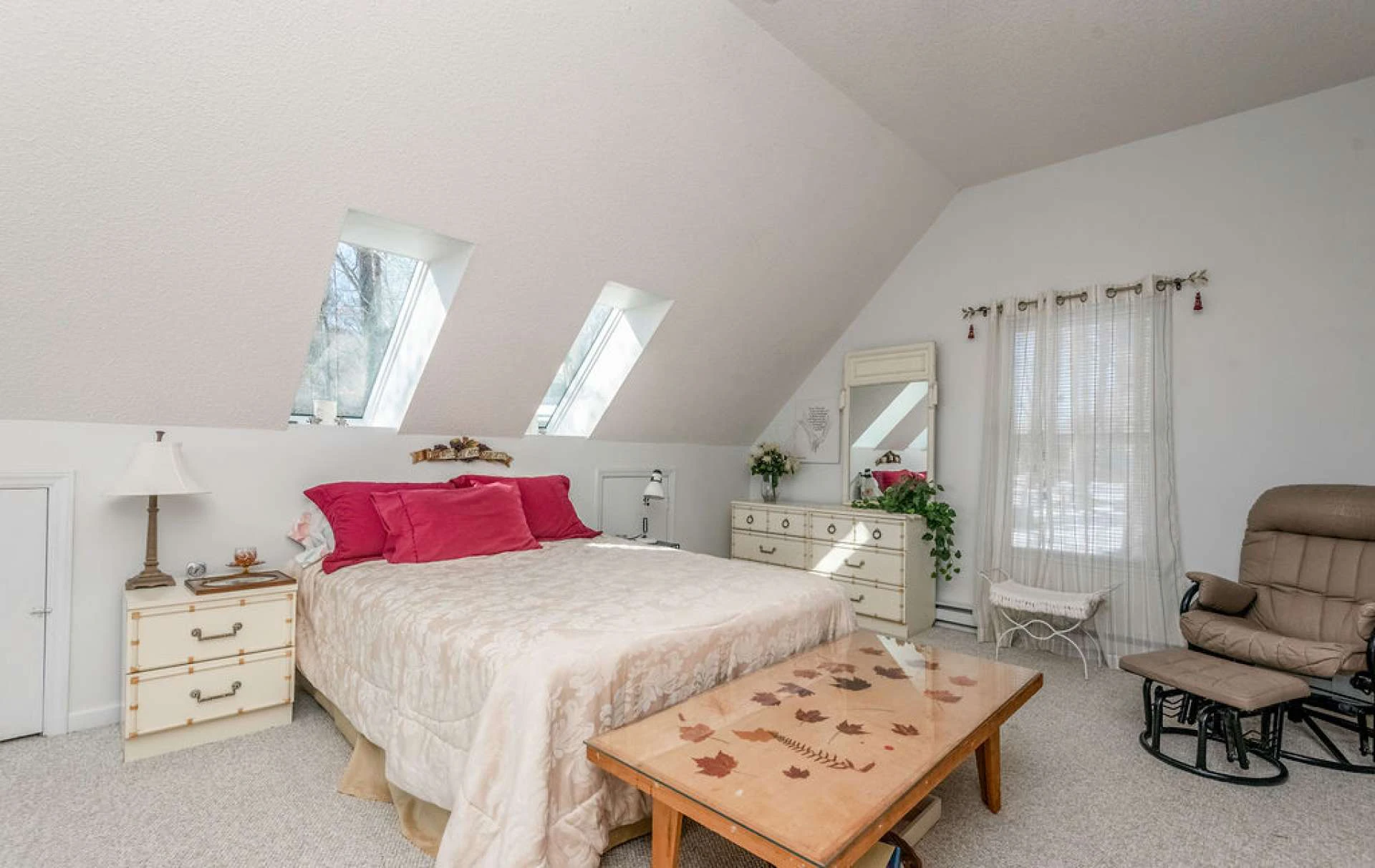 Image number 4 for the current listing