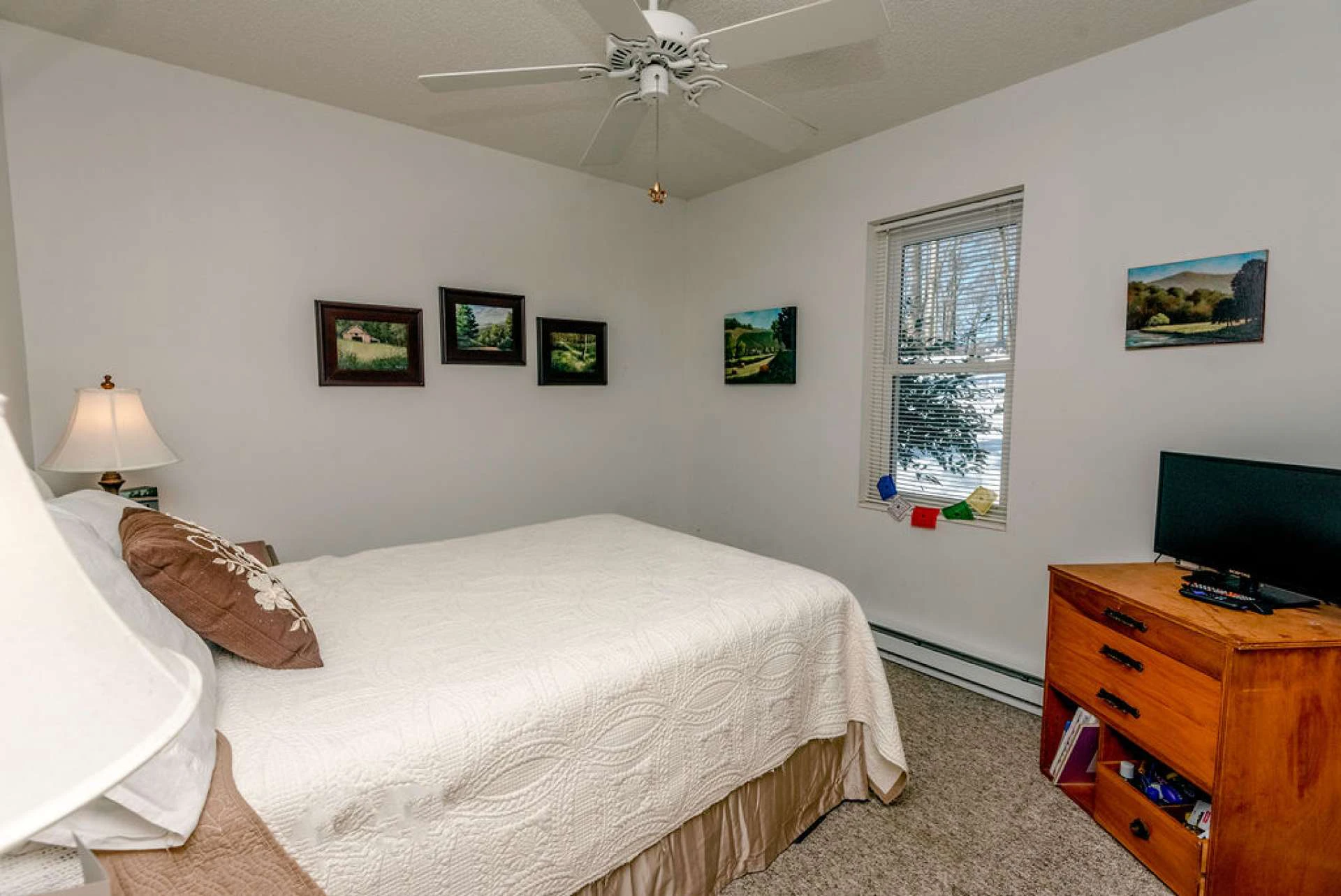 Image number 6 for the current listing