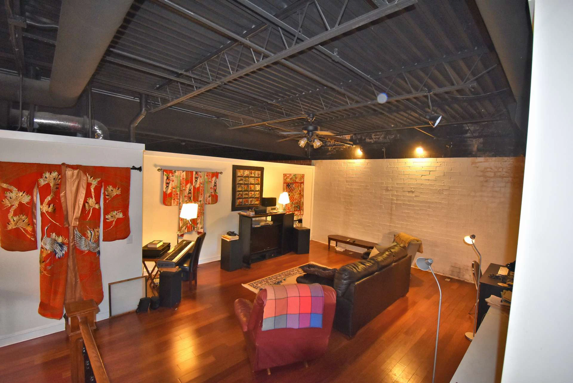 Image number 10 for the current listing