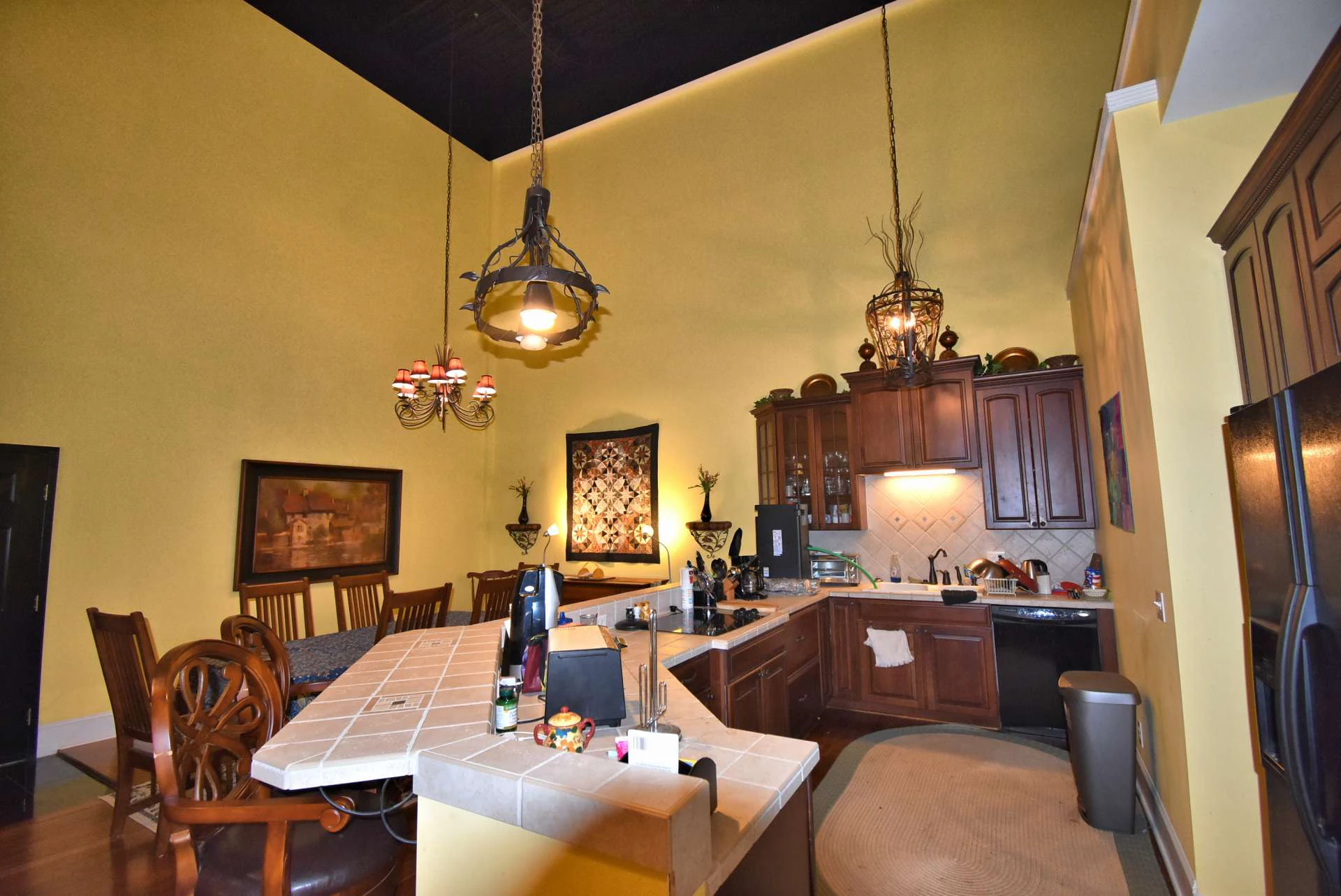 Image number 17 for the current listing