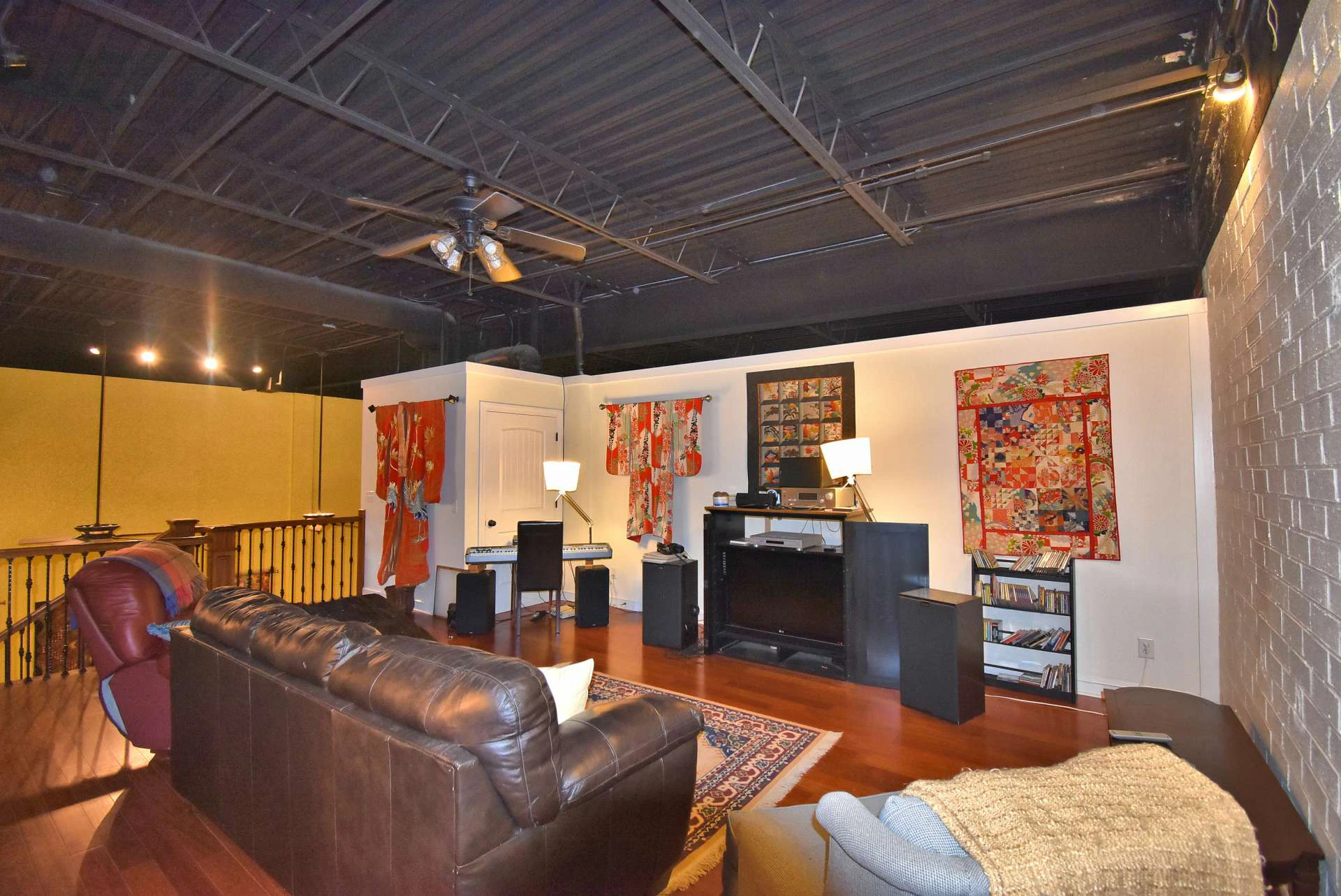 Image number 8 for the current listing