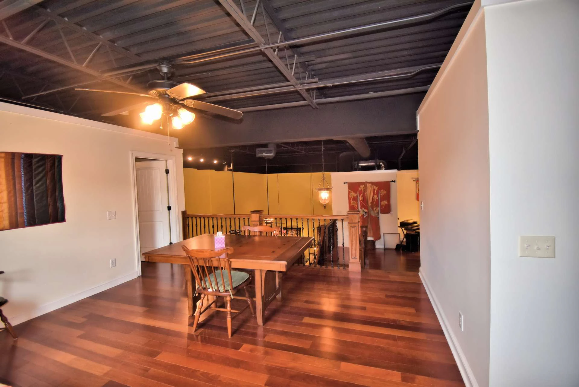 Image number 6 for the current listing