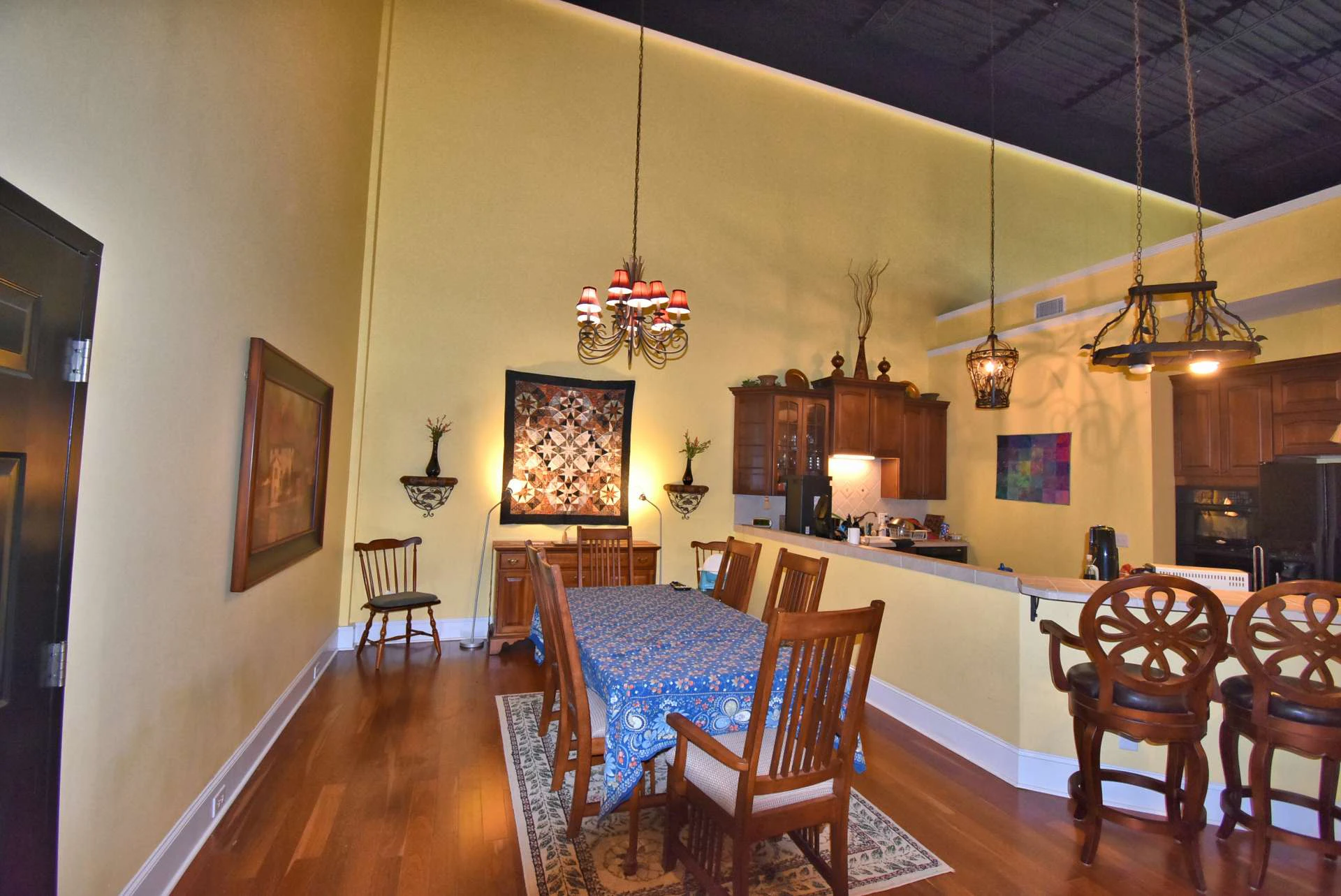 Image number 14 for the current listing