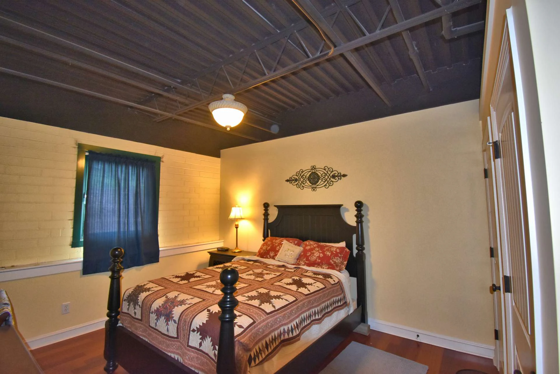 Image number 4 for the current listing