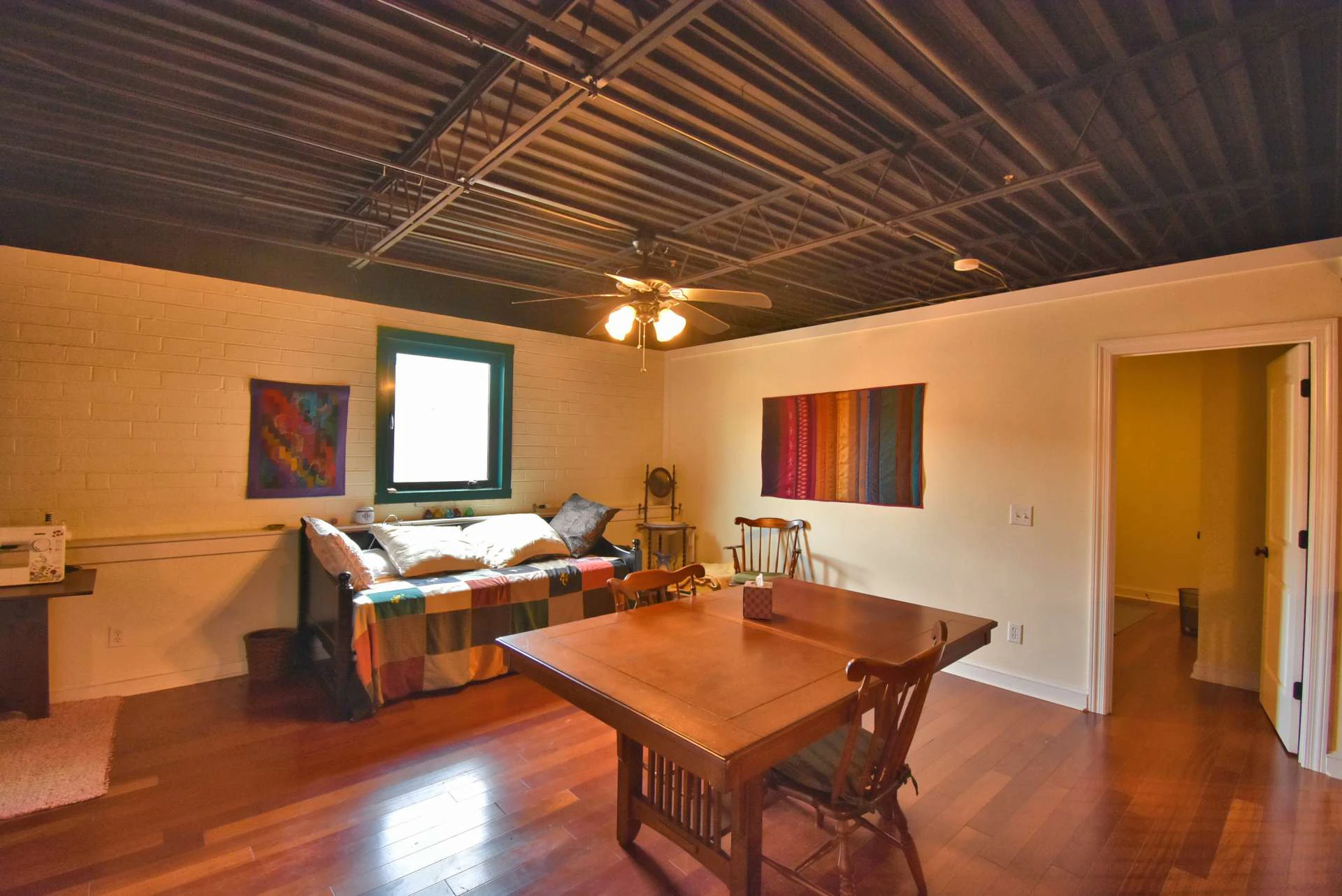 Image number 3 for the current listing