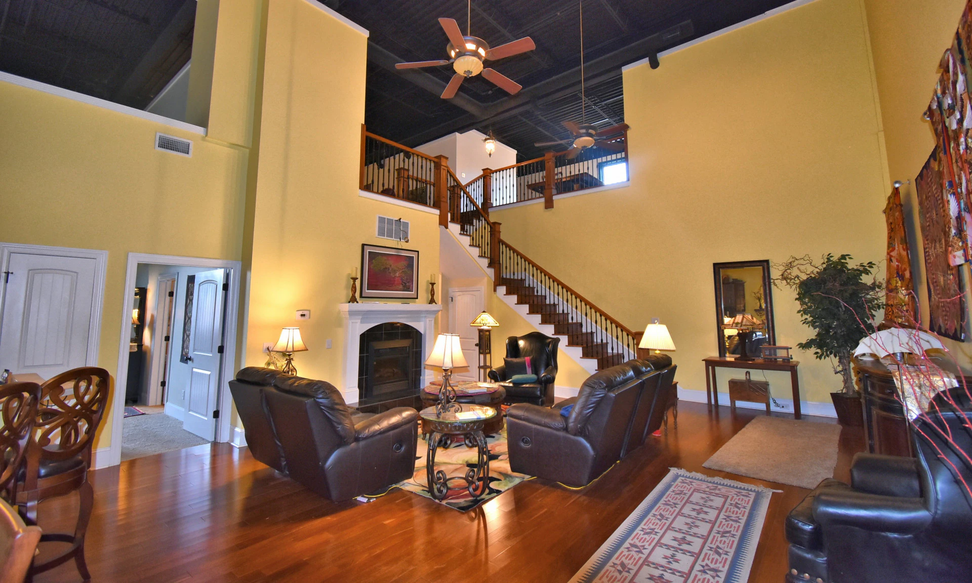 Image number 1 for the current listing
