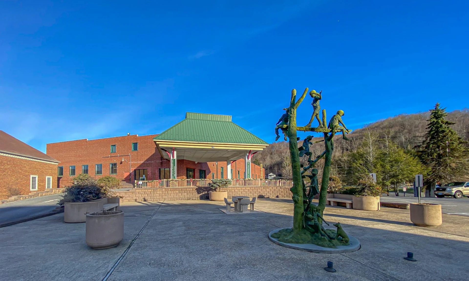 Image number 1 for the current listing