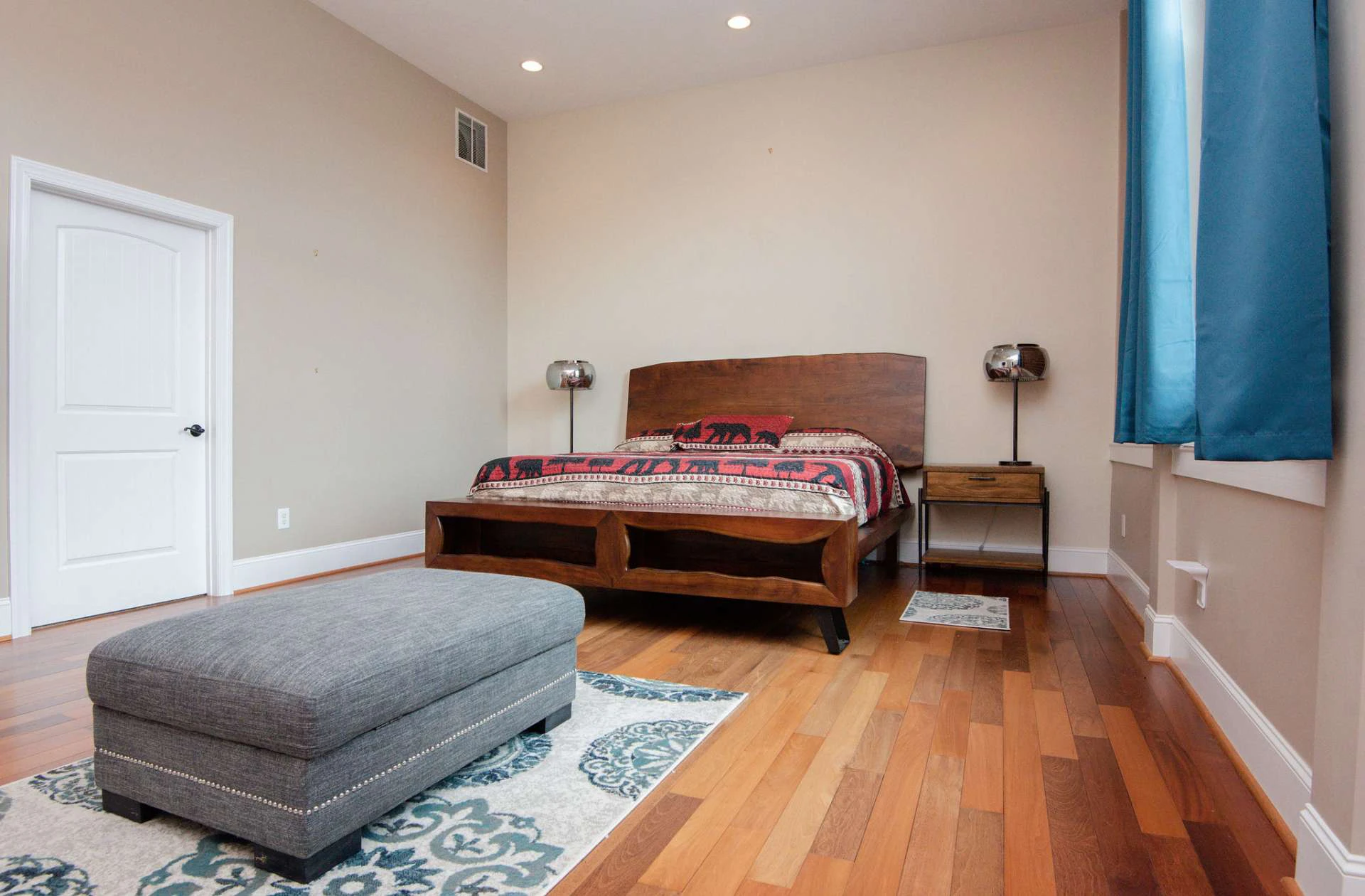 Image number 5 for the current listing