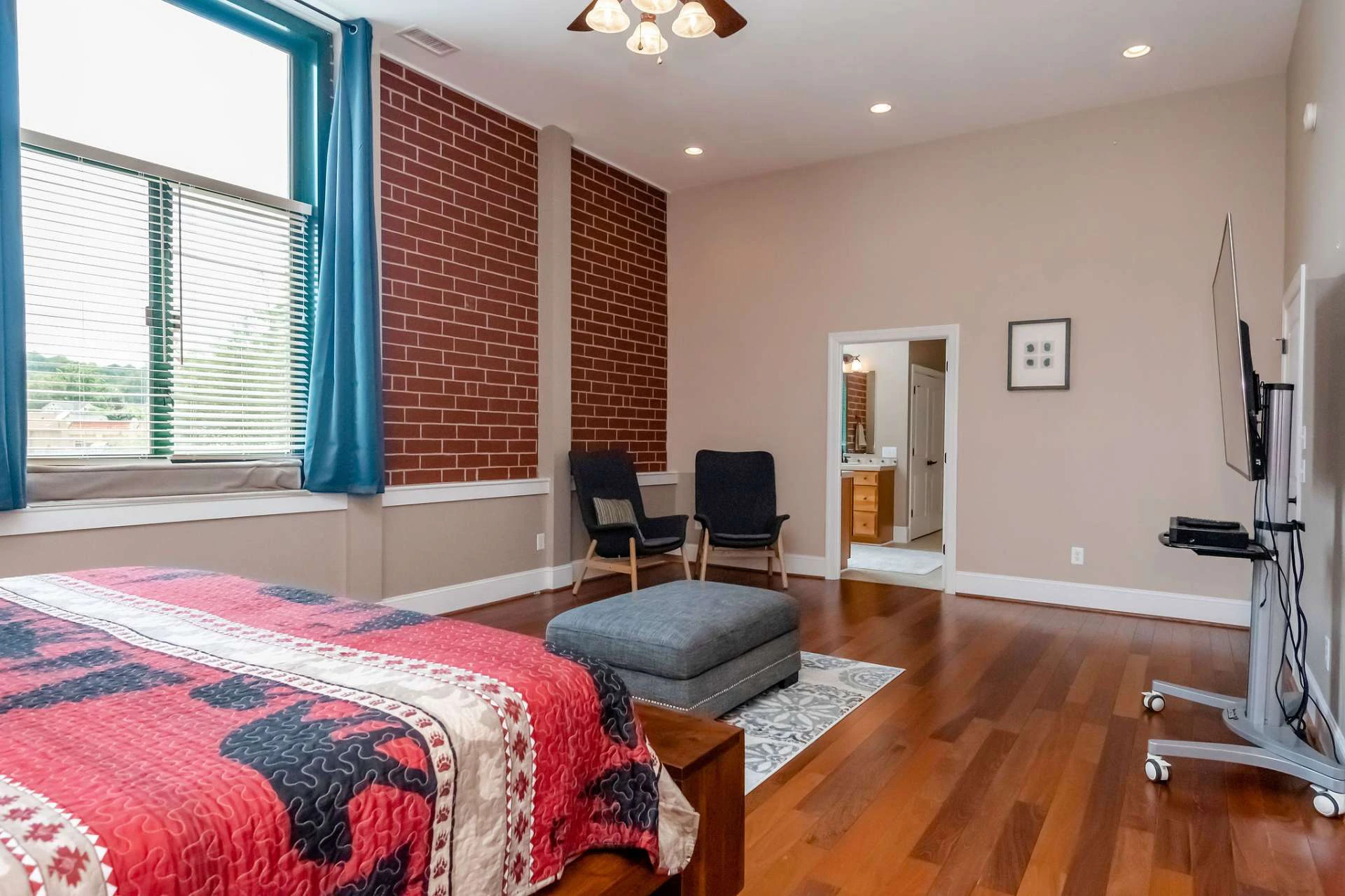 Image number 6 for the current listing