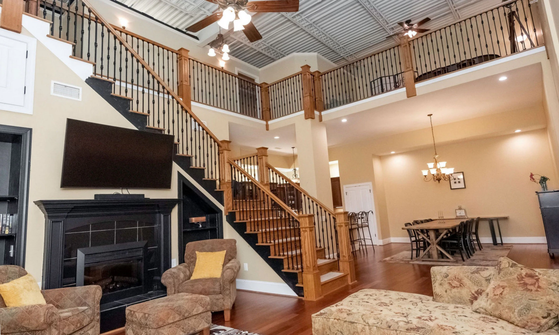 Image number 1 for the current listing