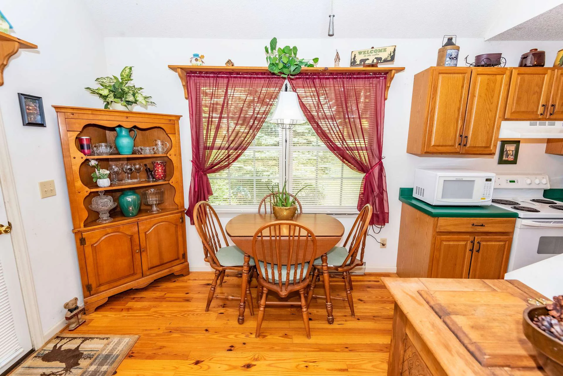 Image number 11 for the current listing