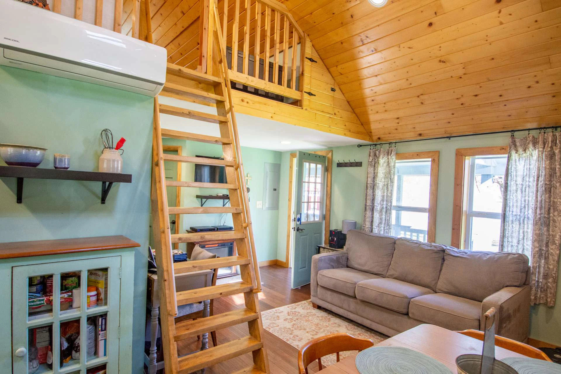 Image number 2 for the current listing