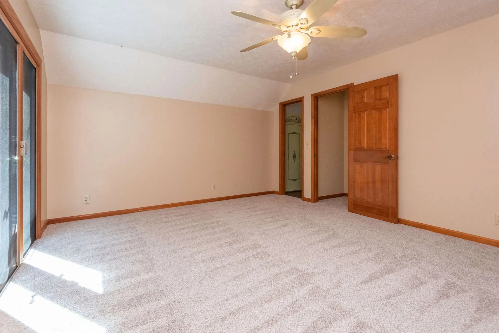 Image number 8 for the current listing