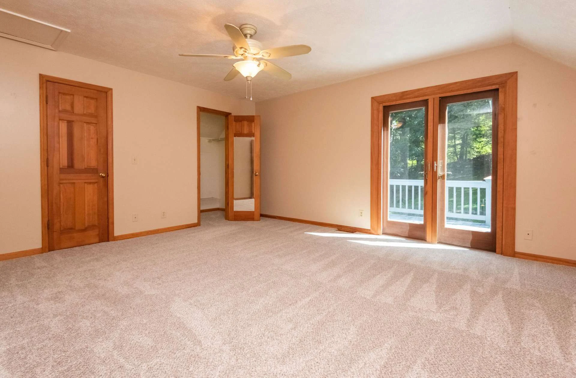 Image number 10 for the current listing