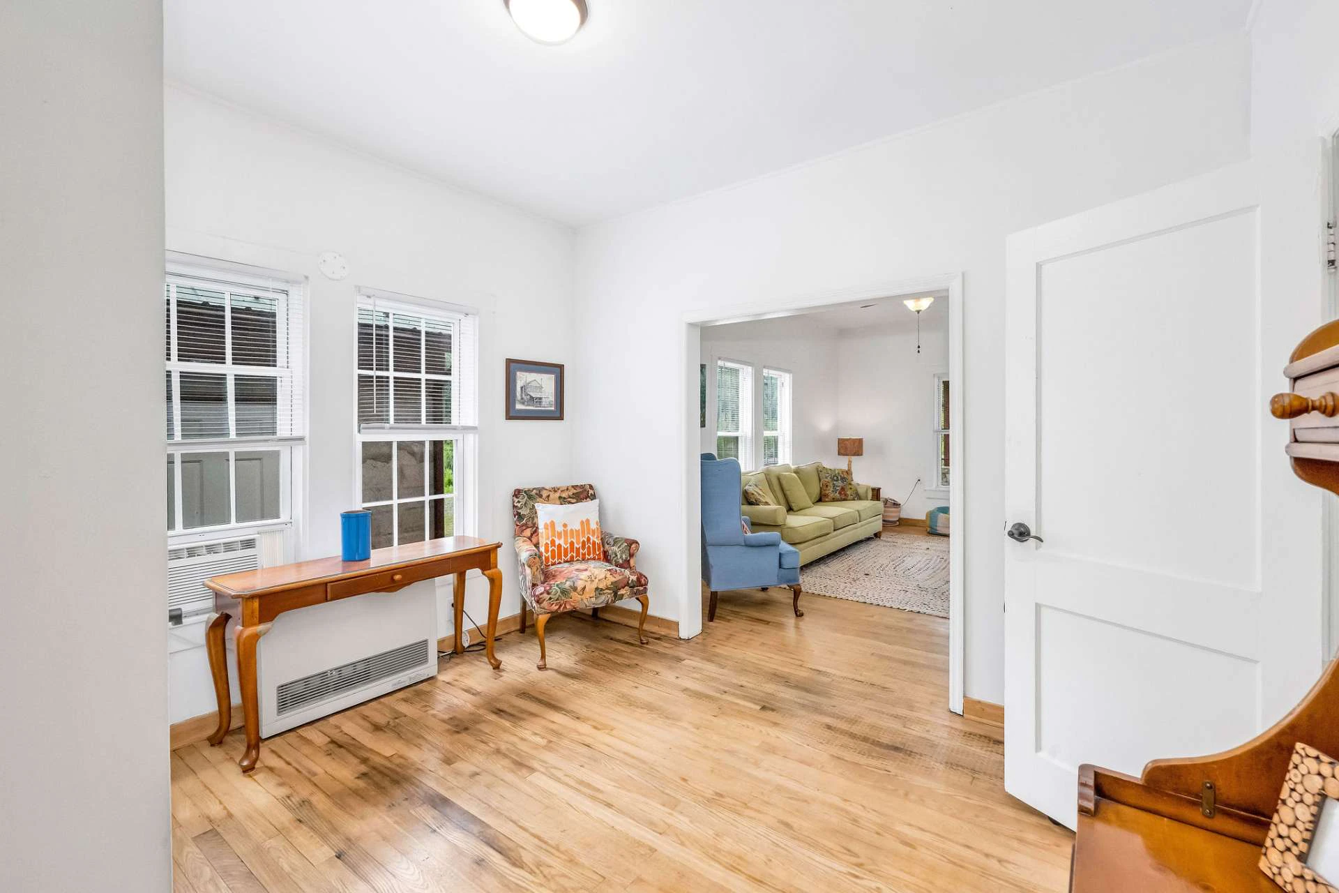 Image number 10 for the current listing
