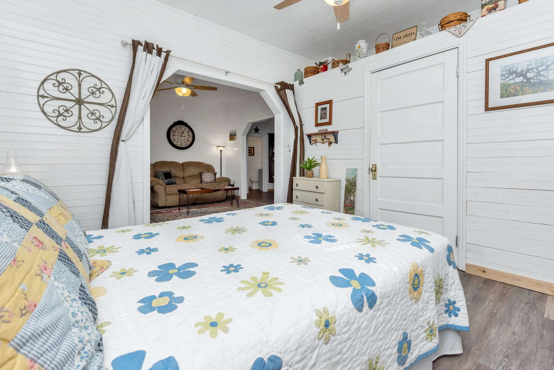 Image number 10 for the current listing