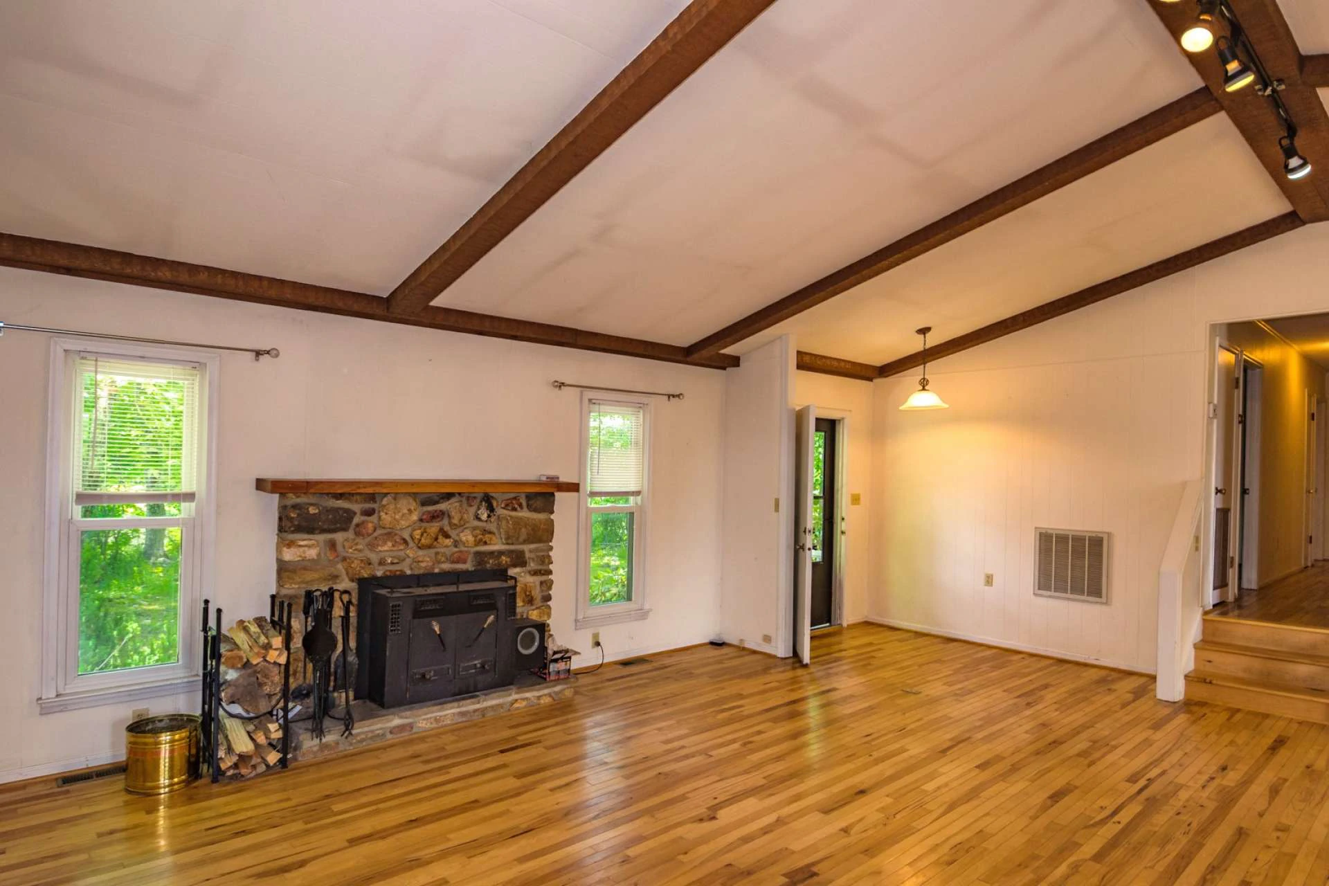 Image number 15 for the current listing