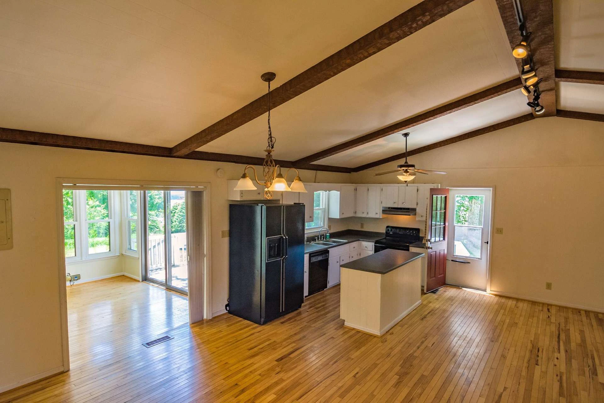 Image number 12 for the current listing