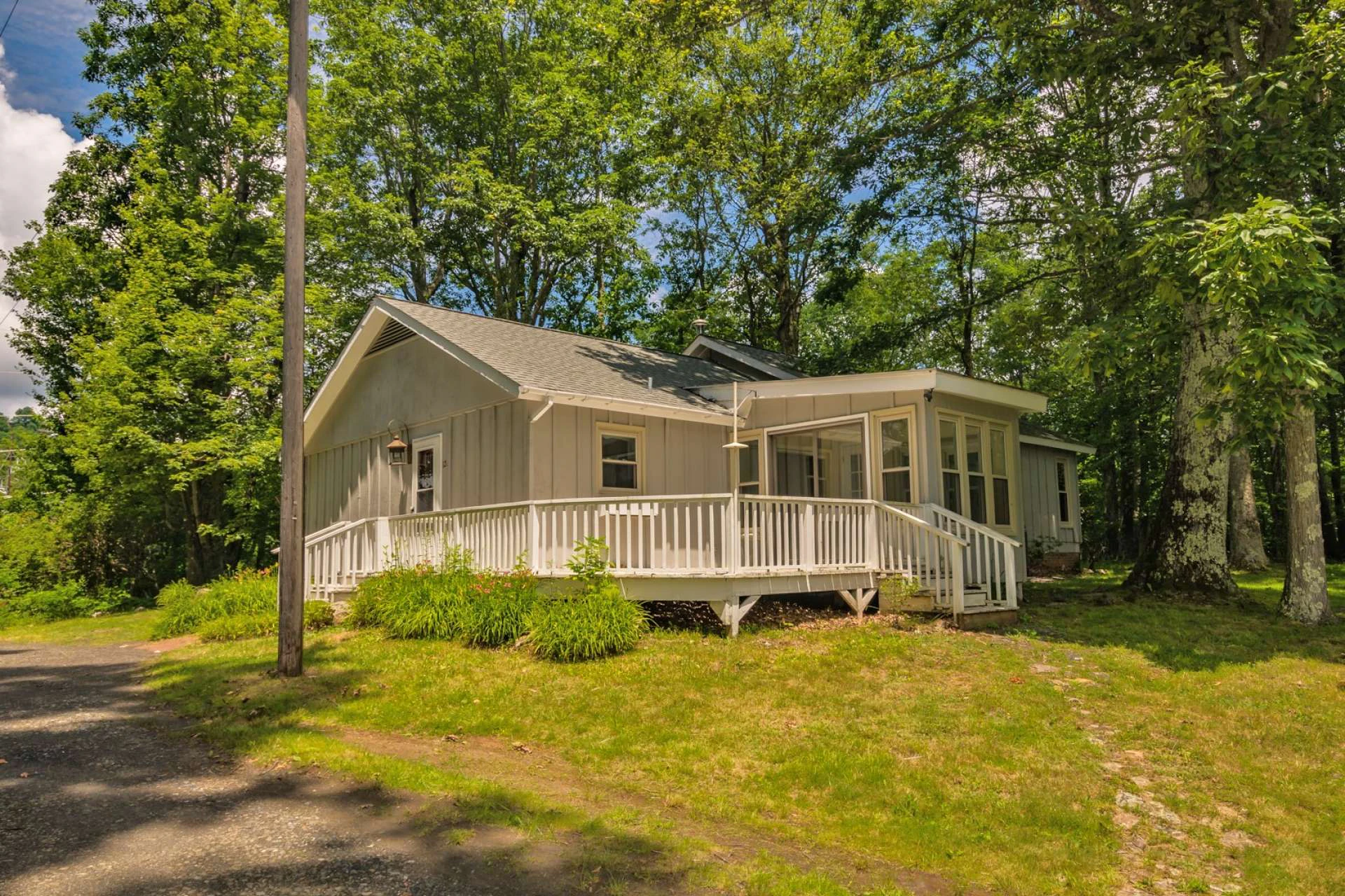 Image number 16 for the current listing
