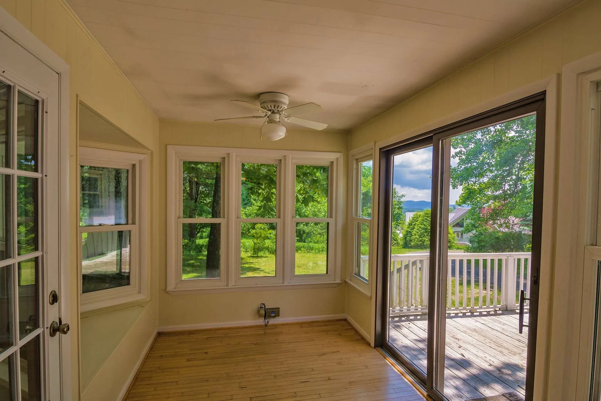 Image number 11 for the current listing