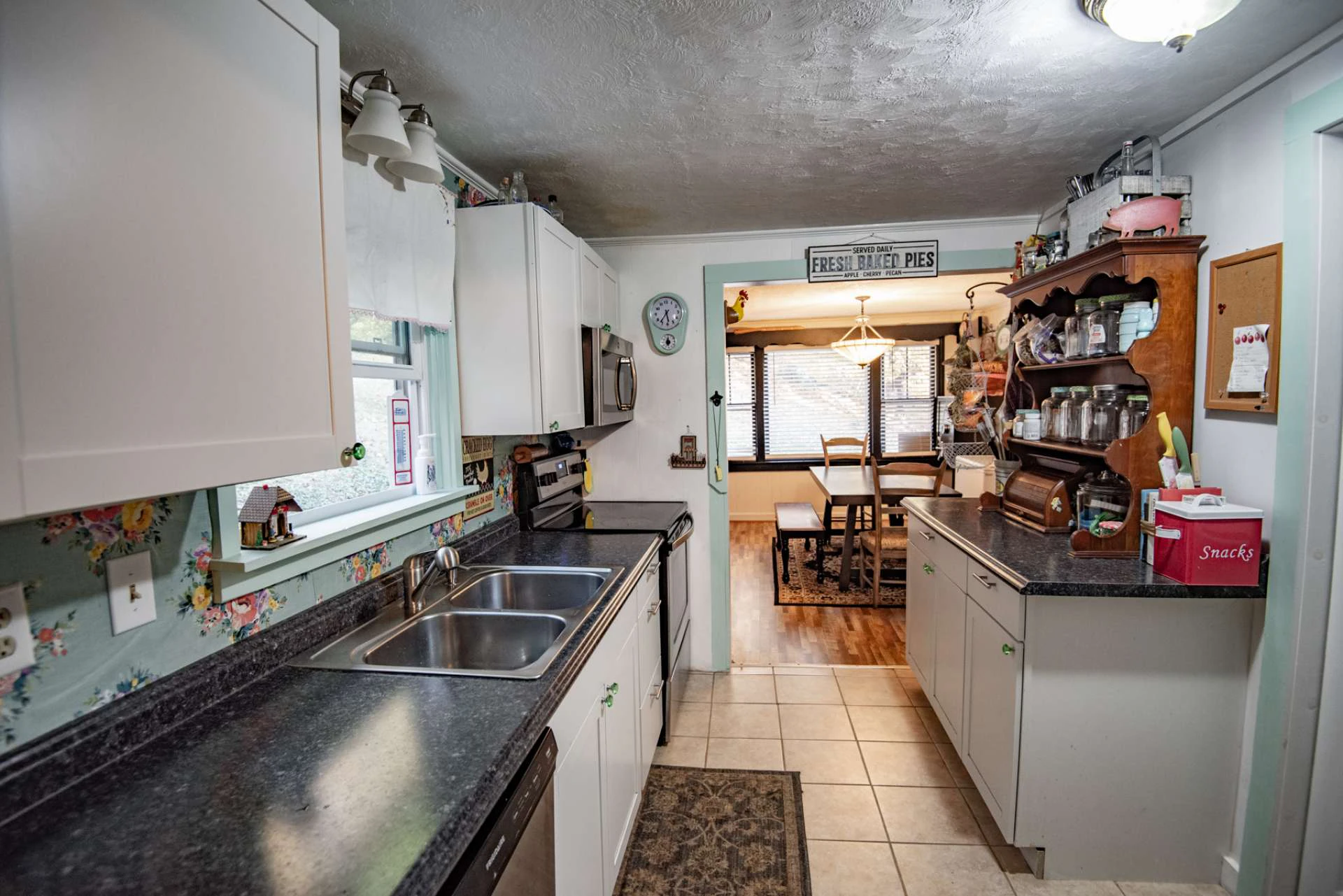 Image number 11 for the current listing