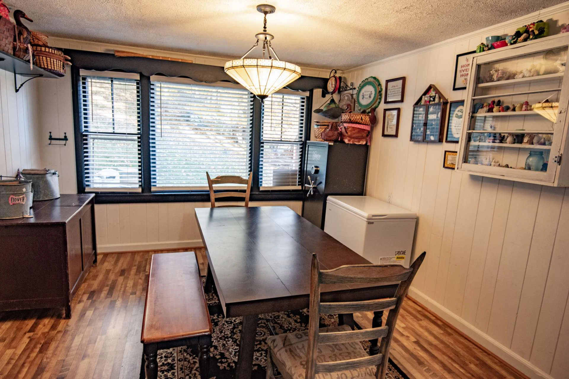 Image number 4 for the current listing