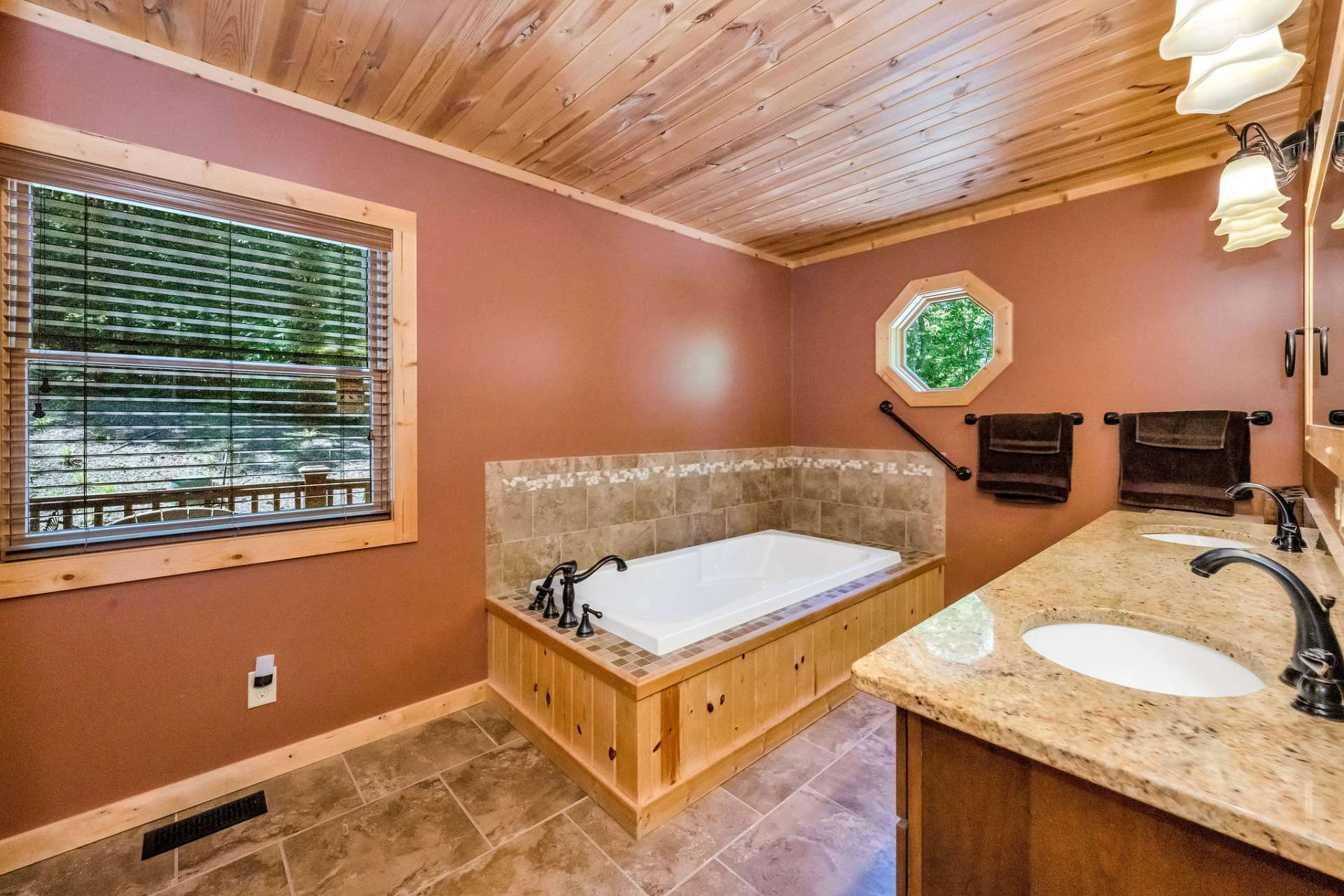 Image number 7 for the current listing