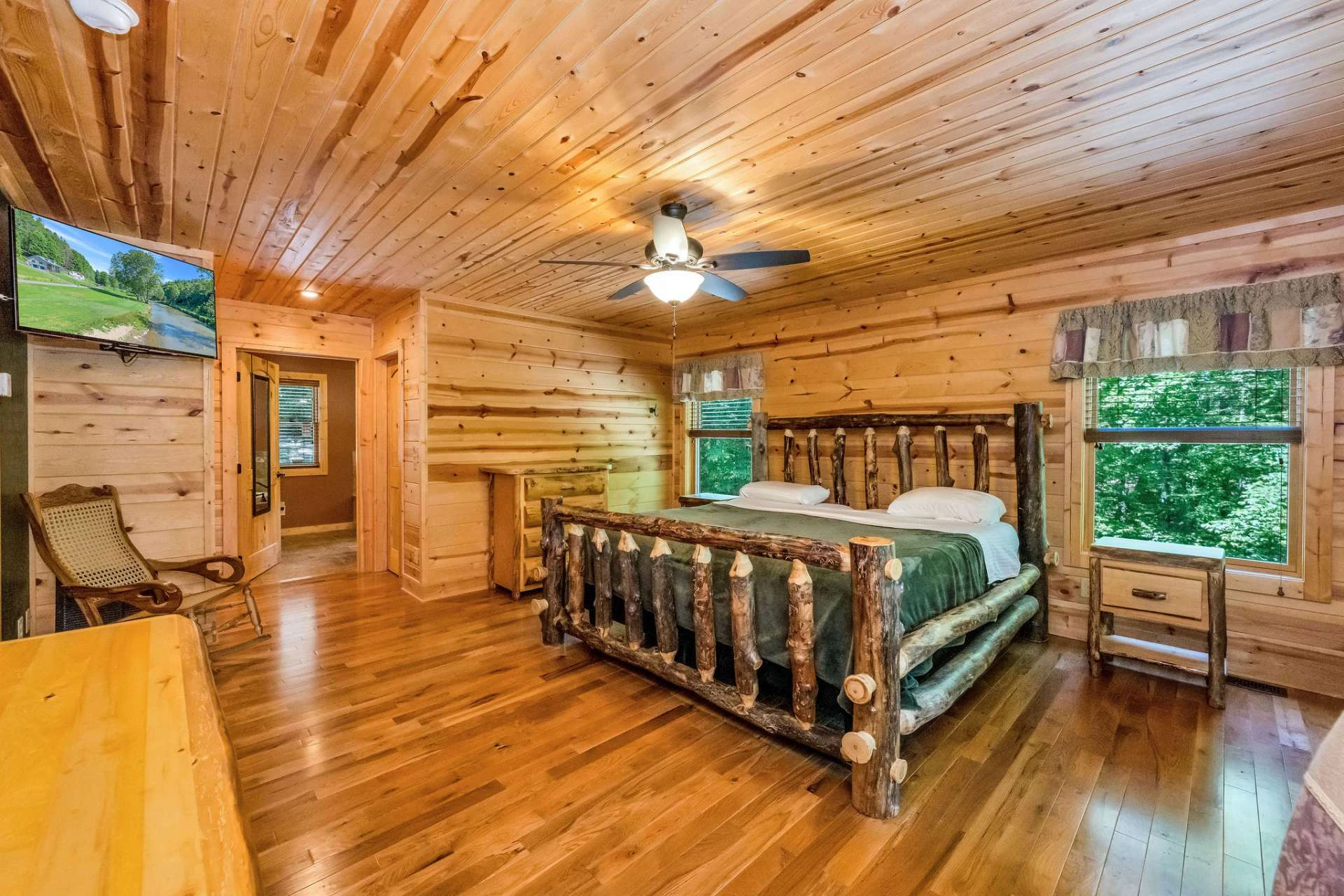 Image number 3 for the current listing