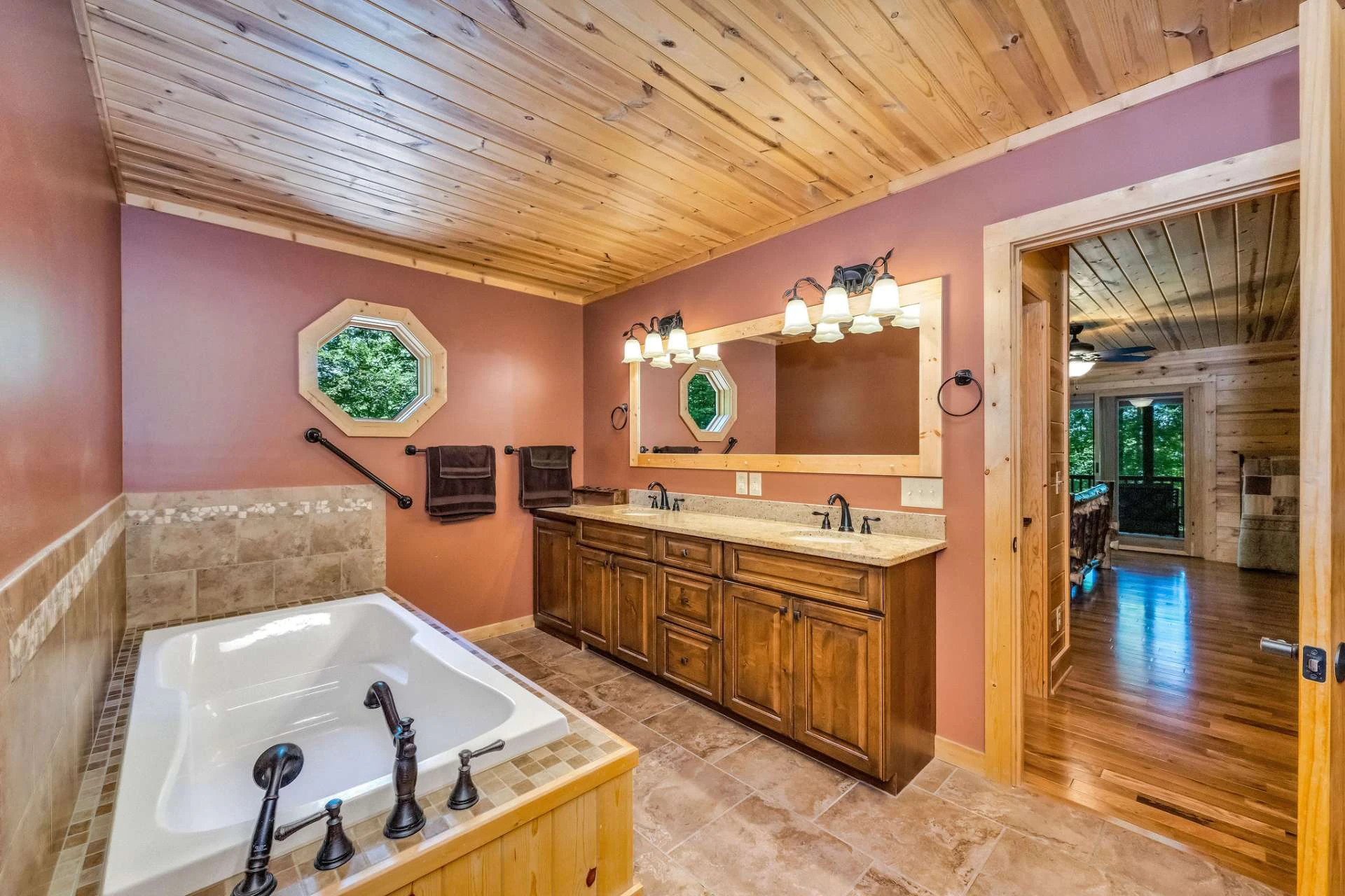 Image number 4 for the current listing