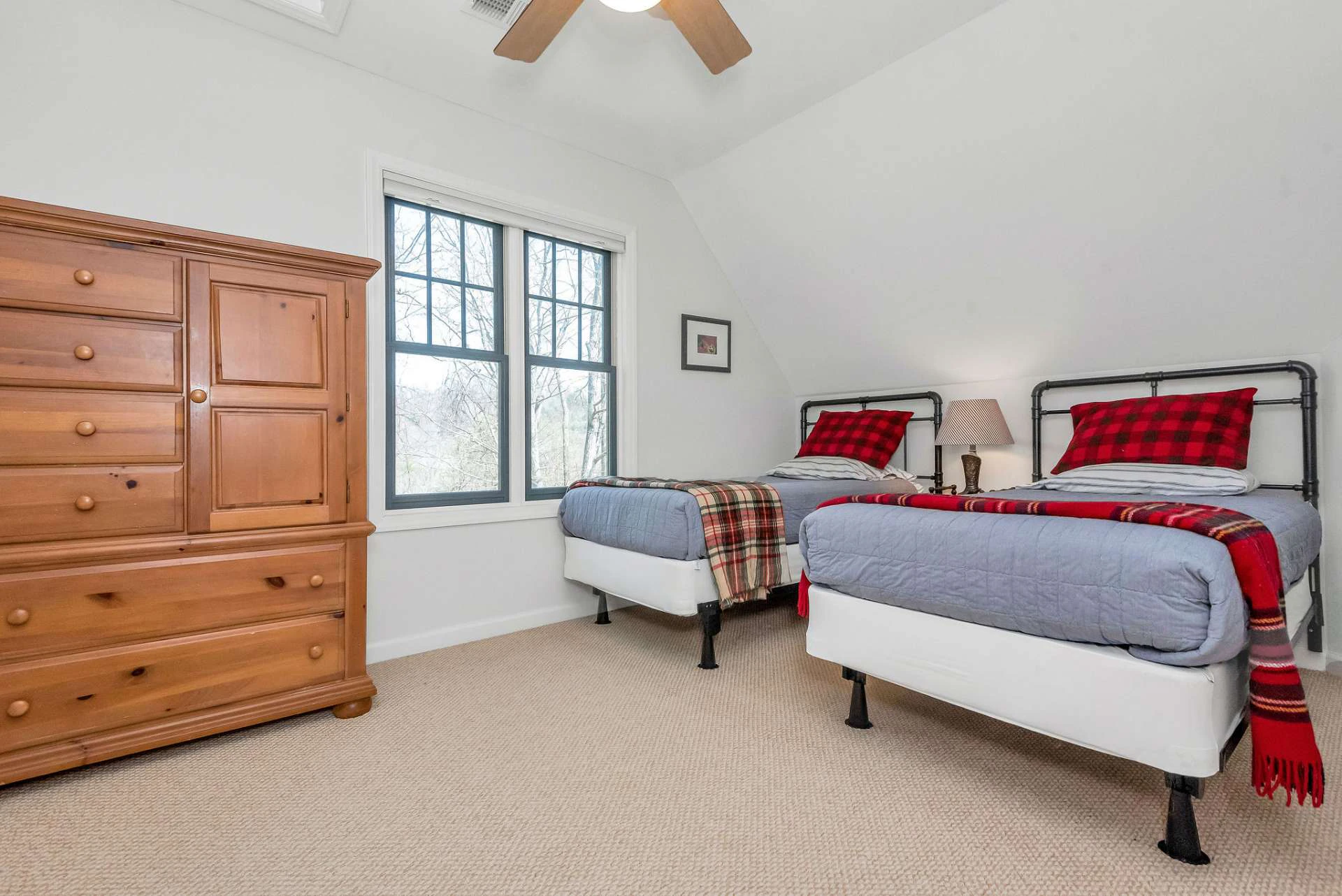 Image number 4 for the current listing