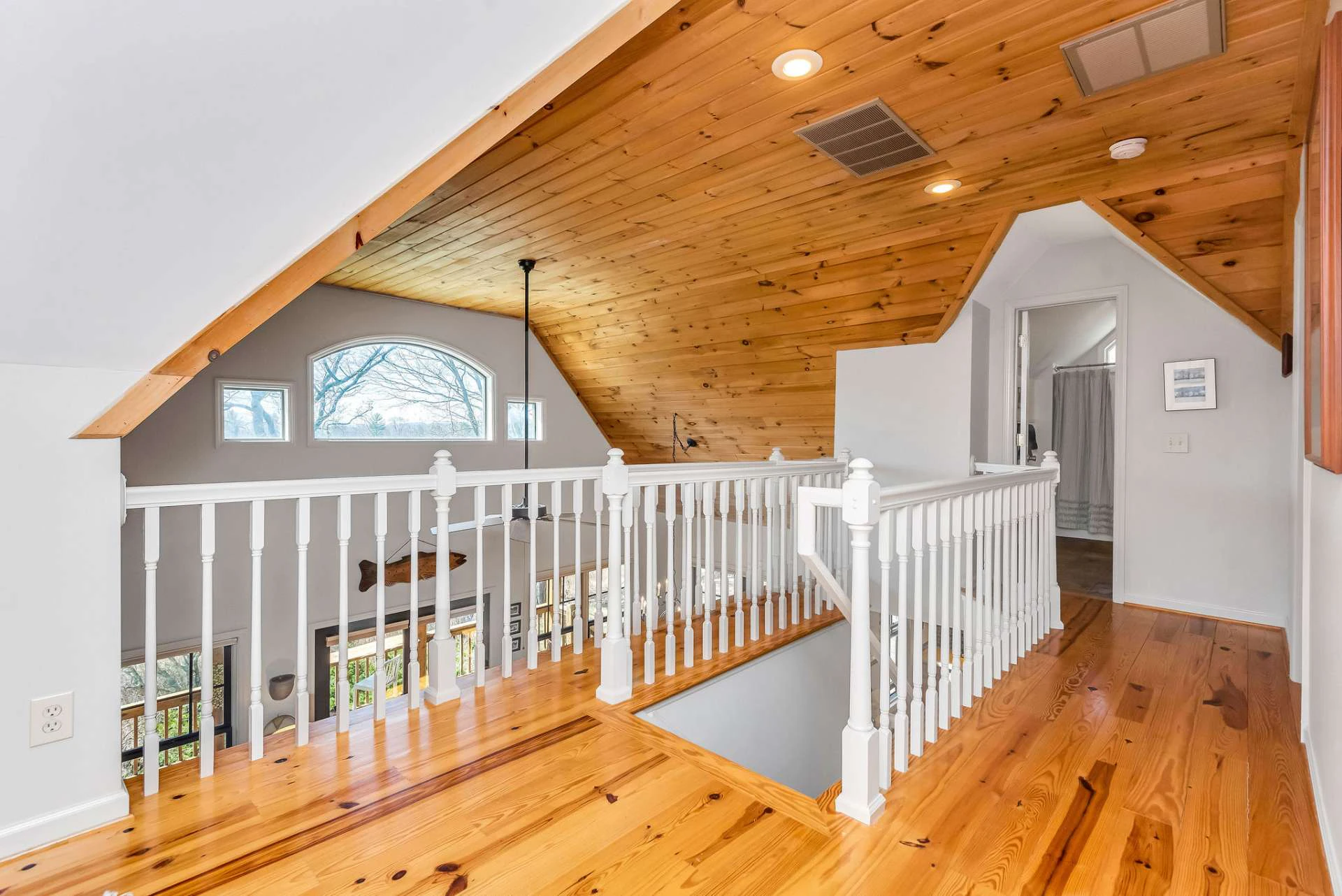 Image number 8 for the current listing