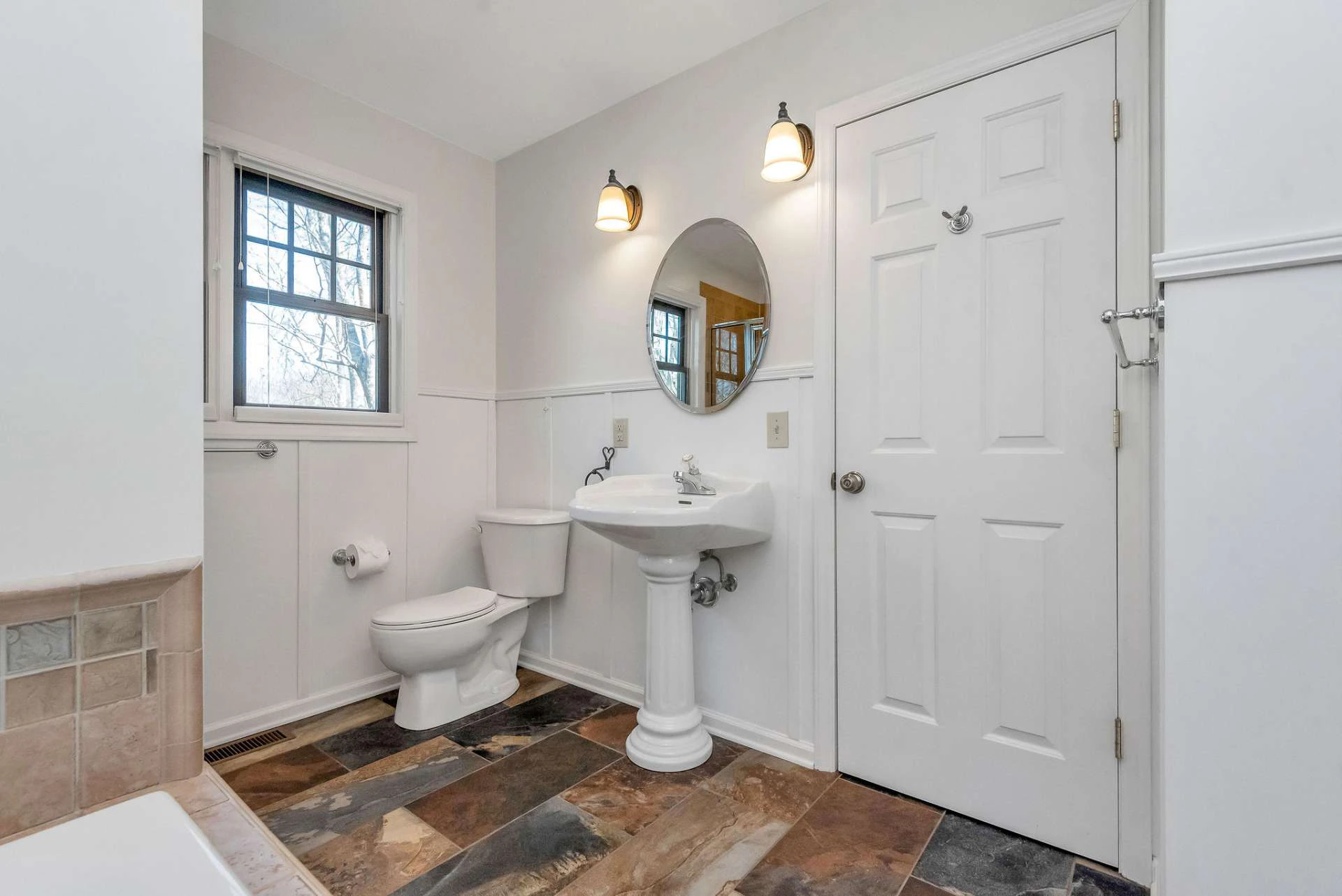 Image number 3 for the current listing