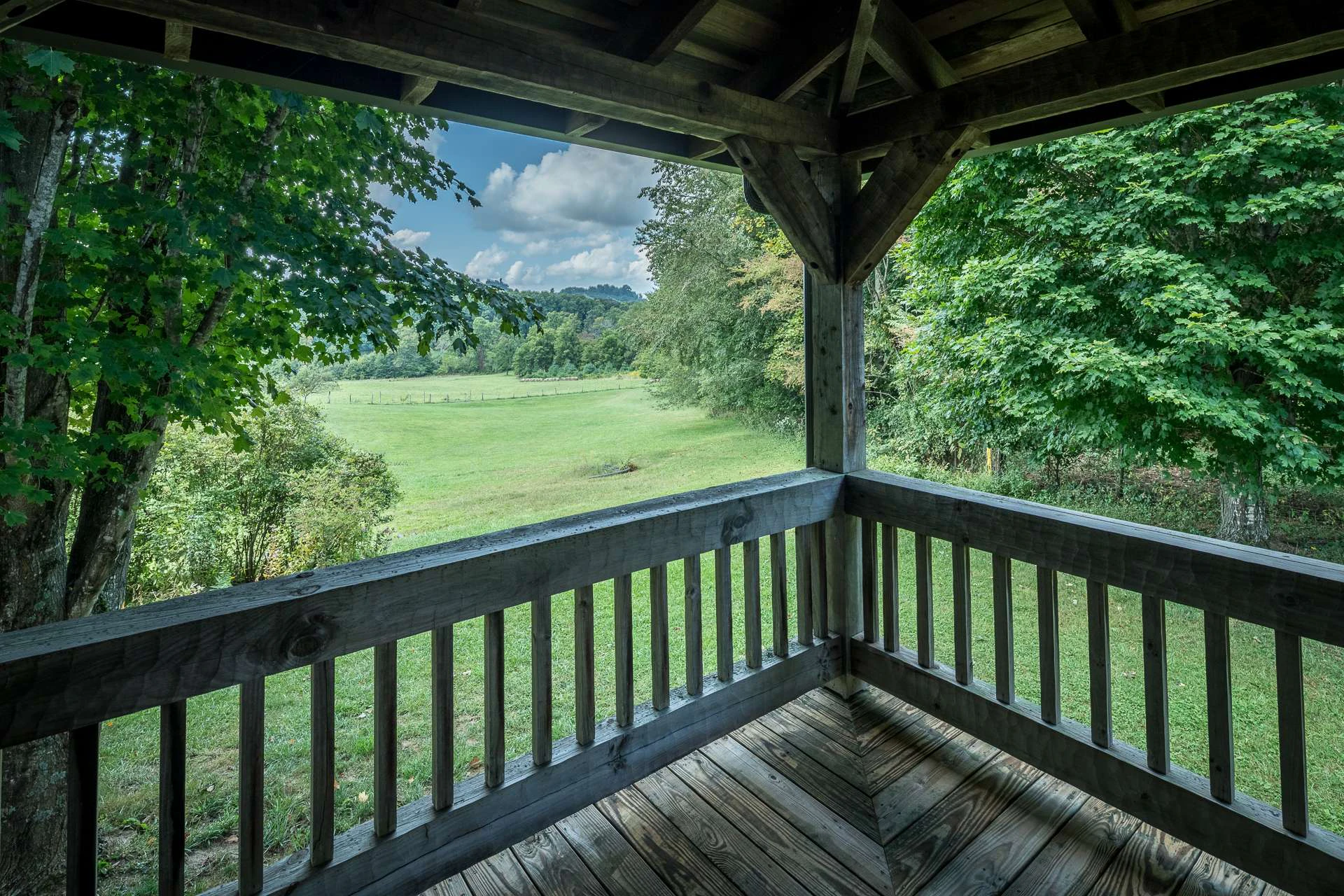 Image number 13 for the current listing