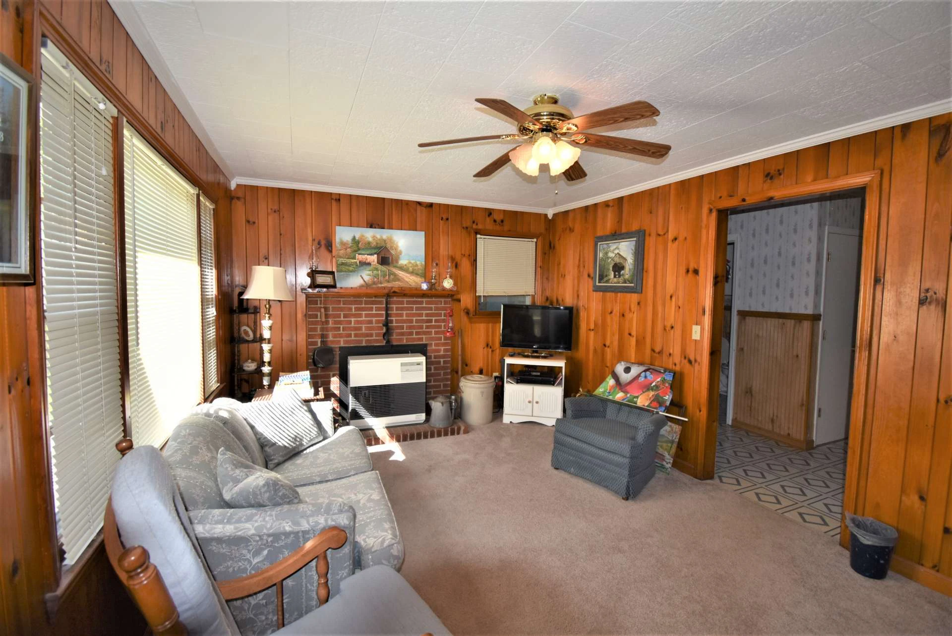 Image number 18 for the current listing