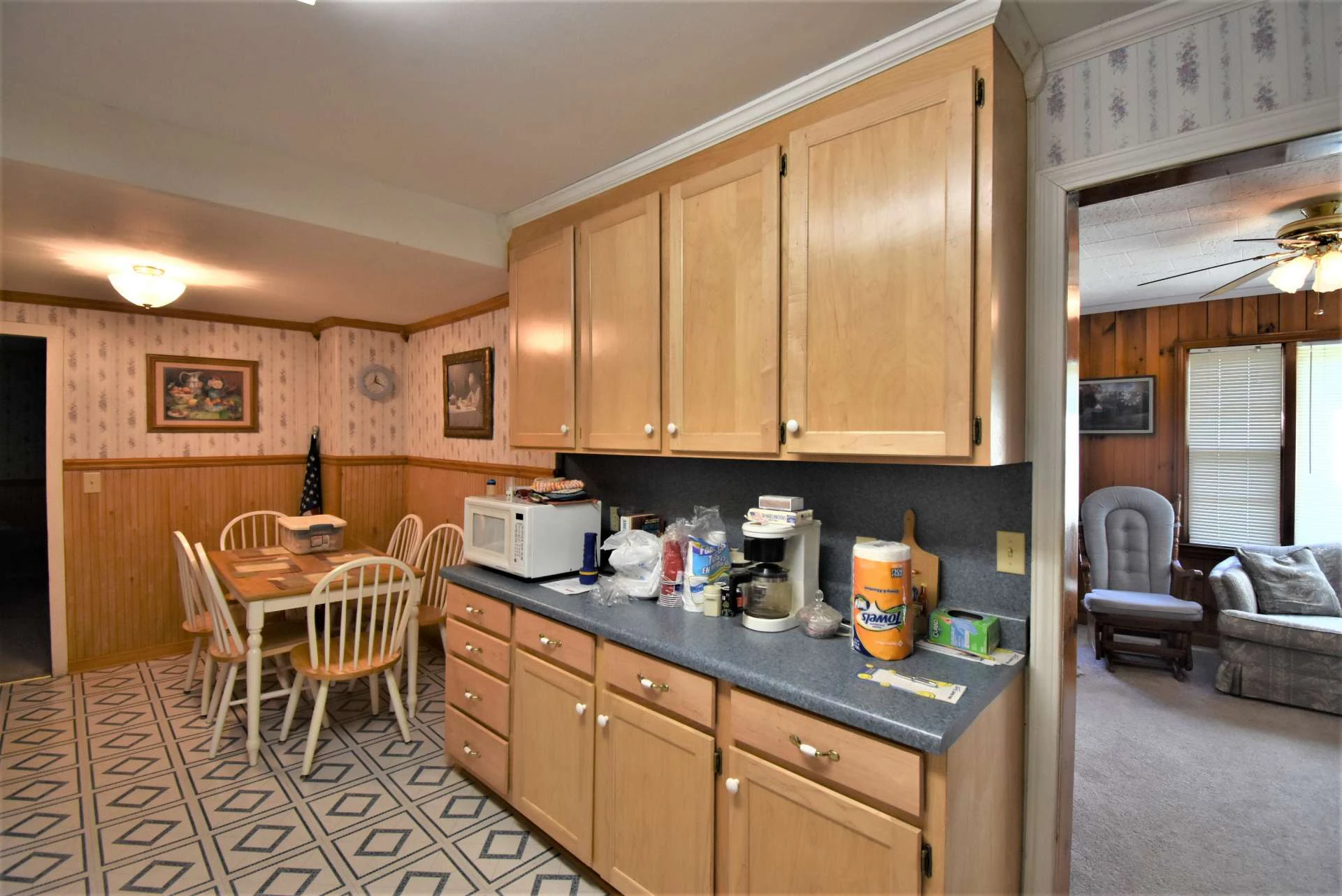 Image number 16 for the current listing