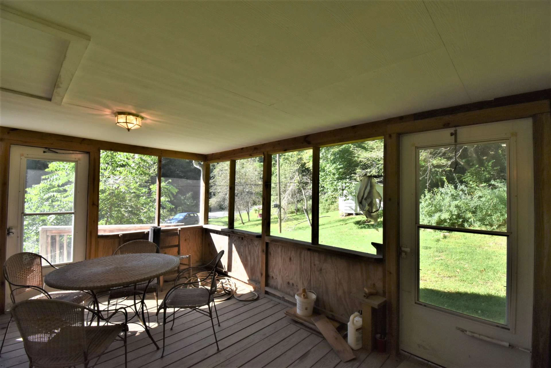 Image number 15 for the current listing