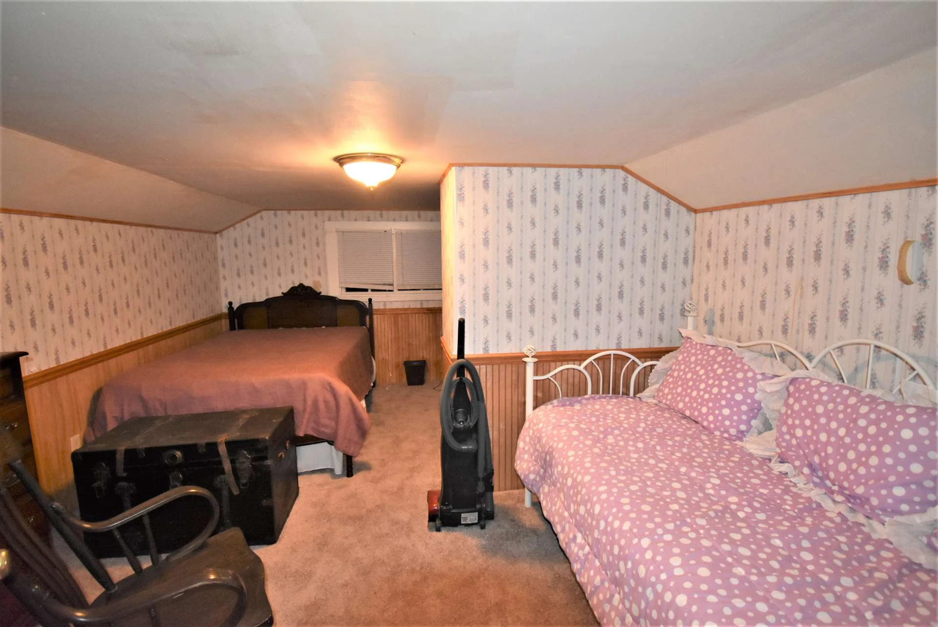 Image number 4 for the current listing