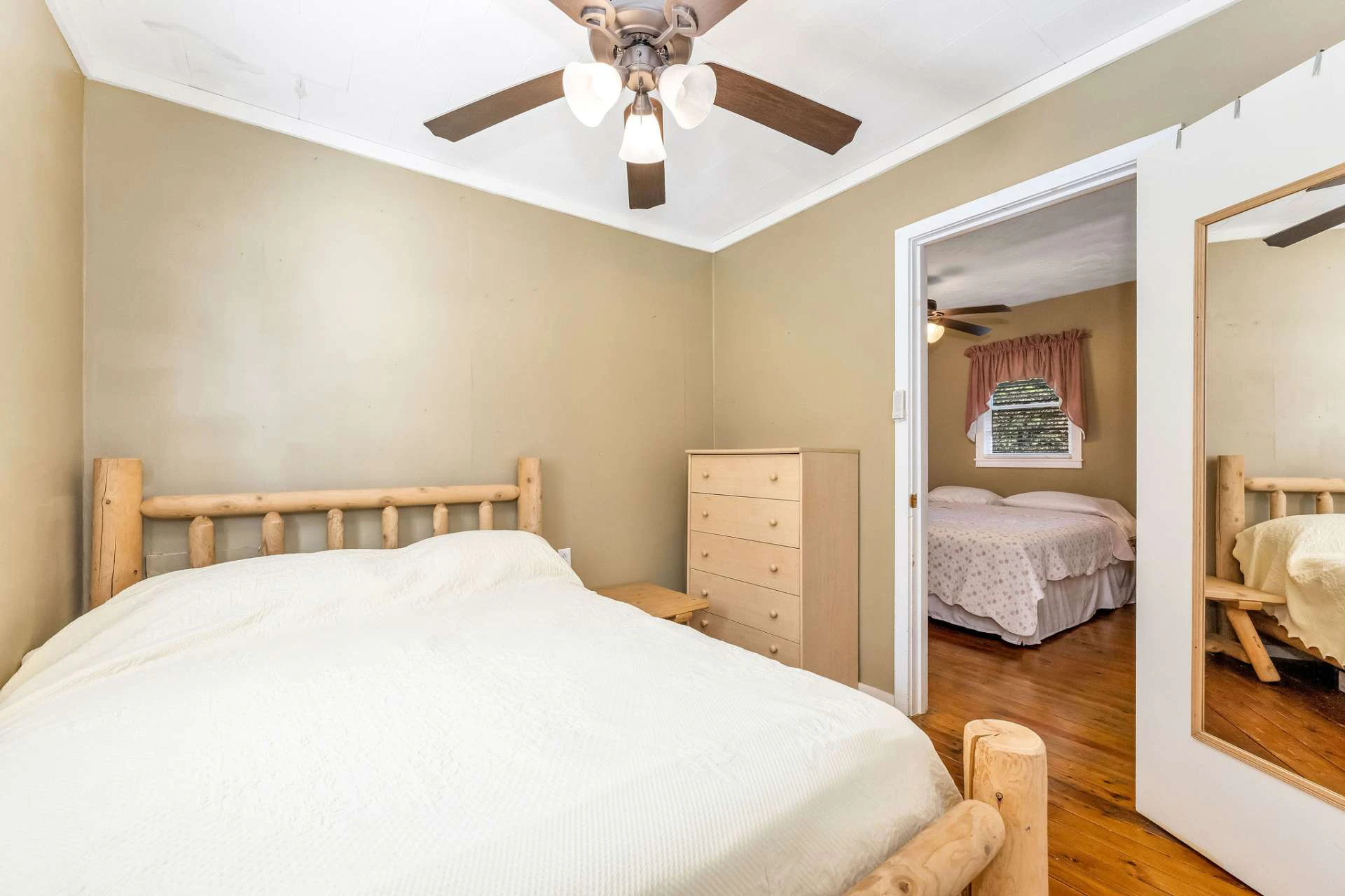 Image number 3 for the current listing