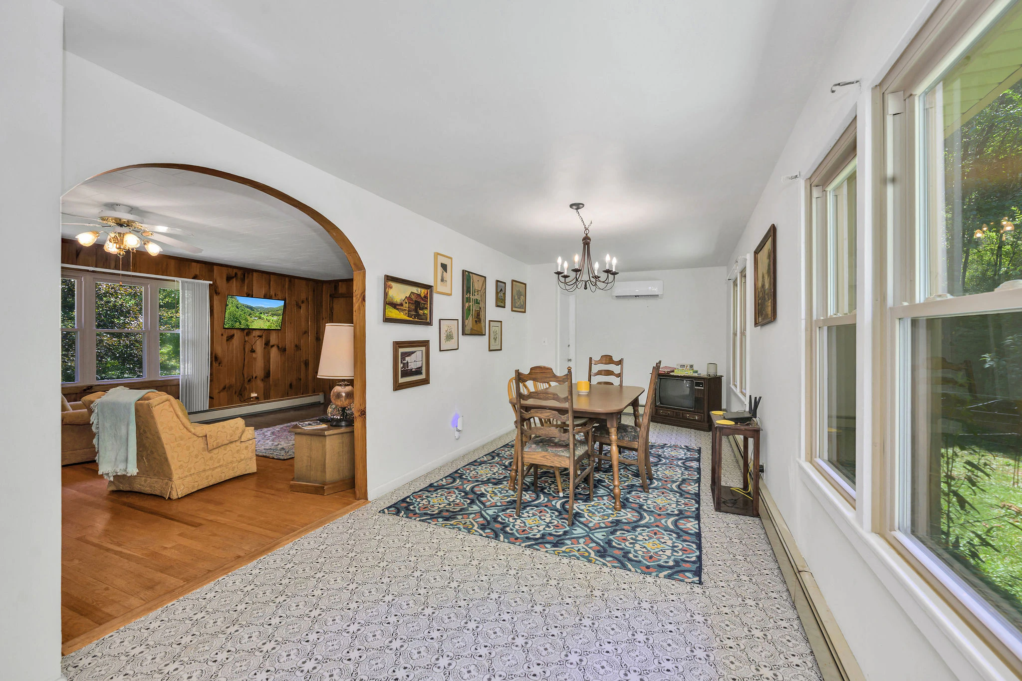 Image number 13 for the current listing