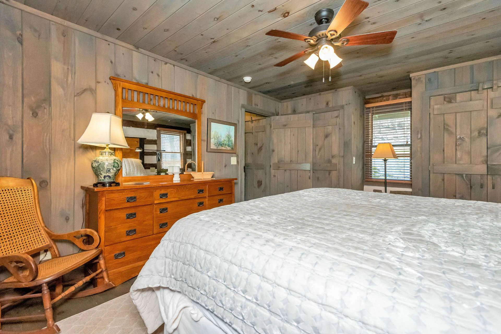 Image number 11 for the current listing