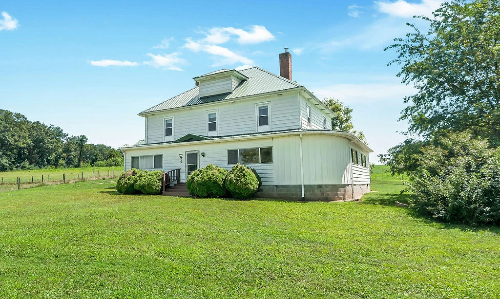 Image number 1 for the current listing