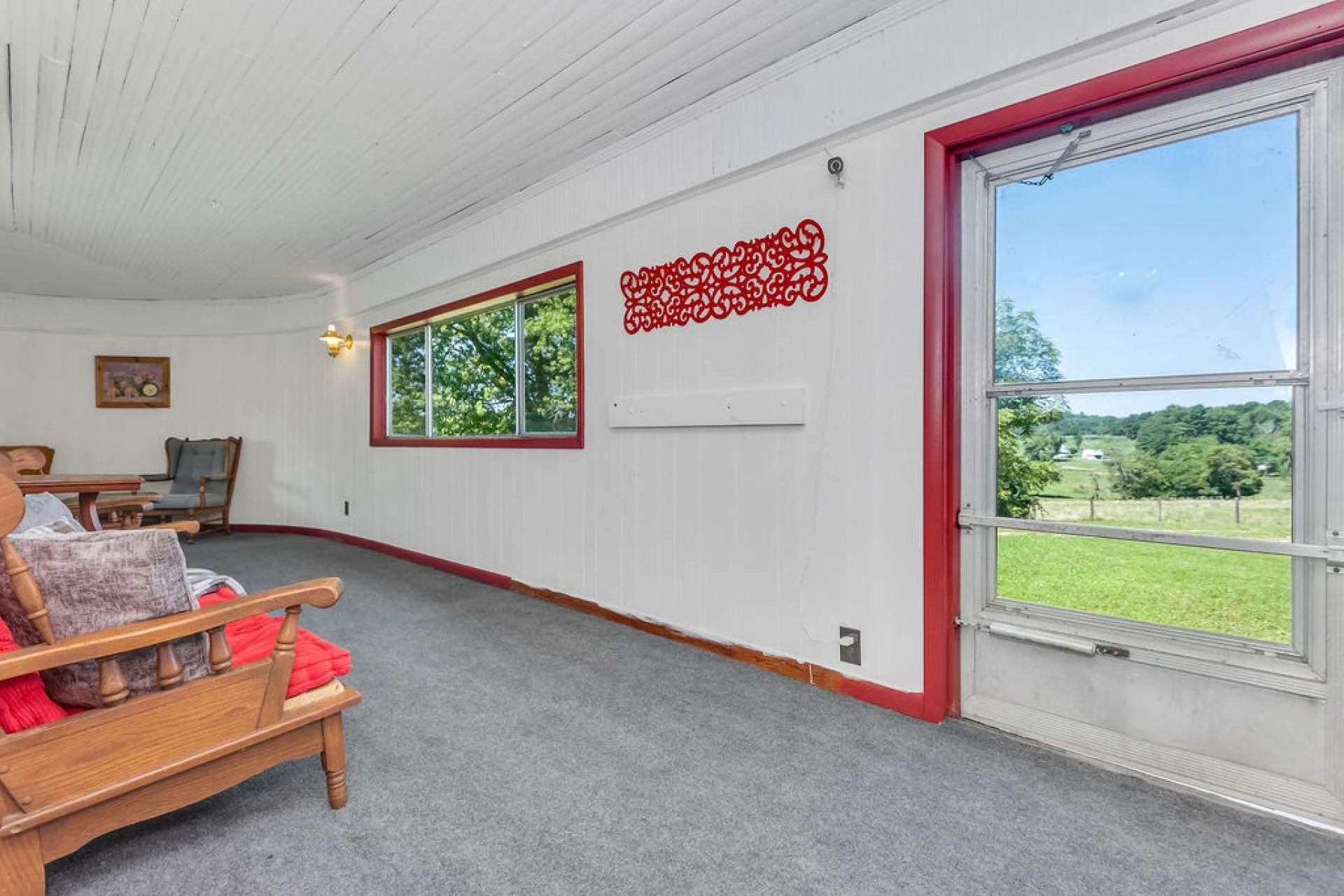 Image number 14 for the current listing